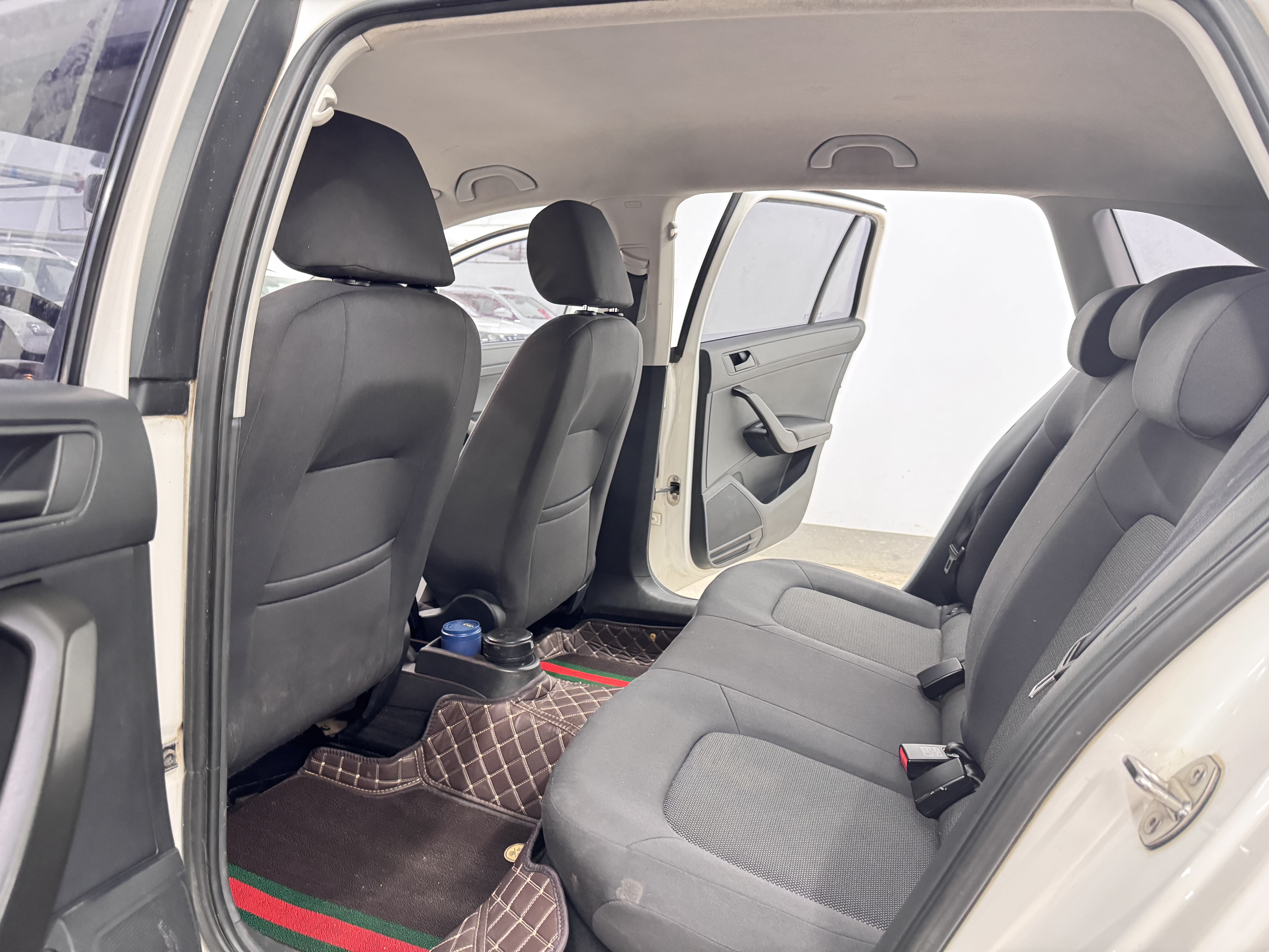 Skoda Rapid Spaceback 2015 car image #9