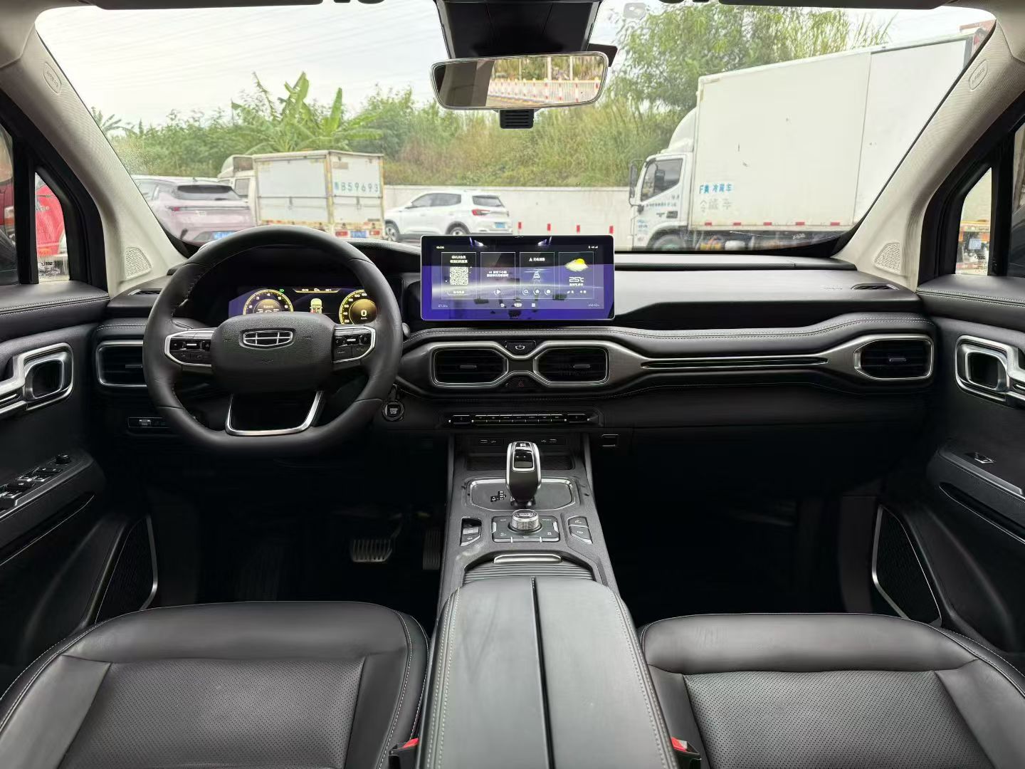 GEELY Okavango 2021 car image #9