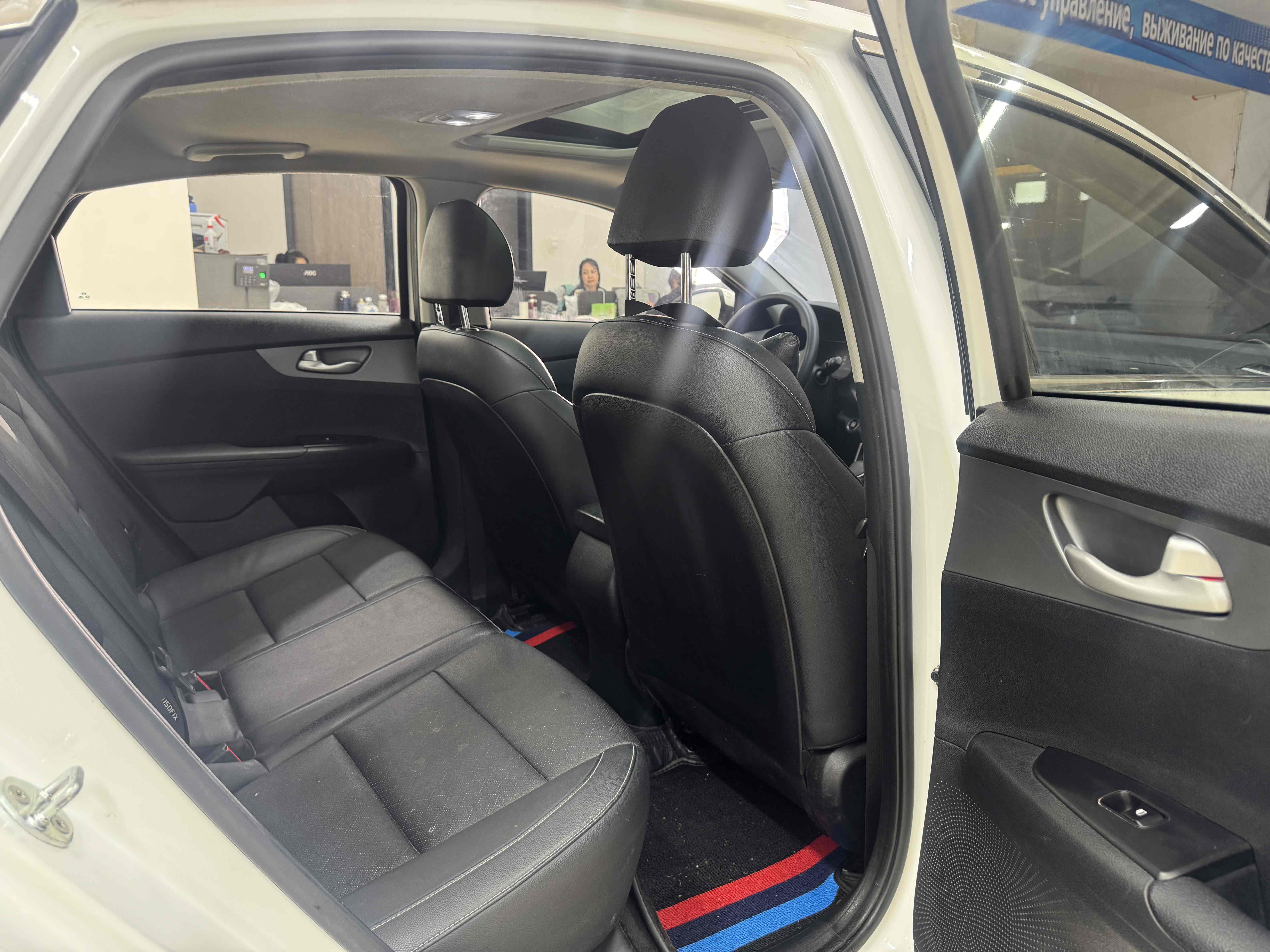 Kia K3 2021 car image #9