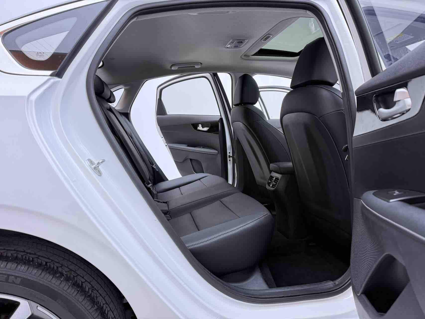 Kia K3 2022 car image #9