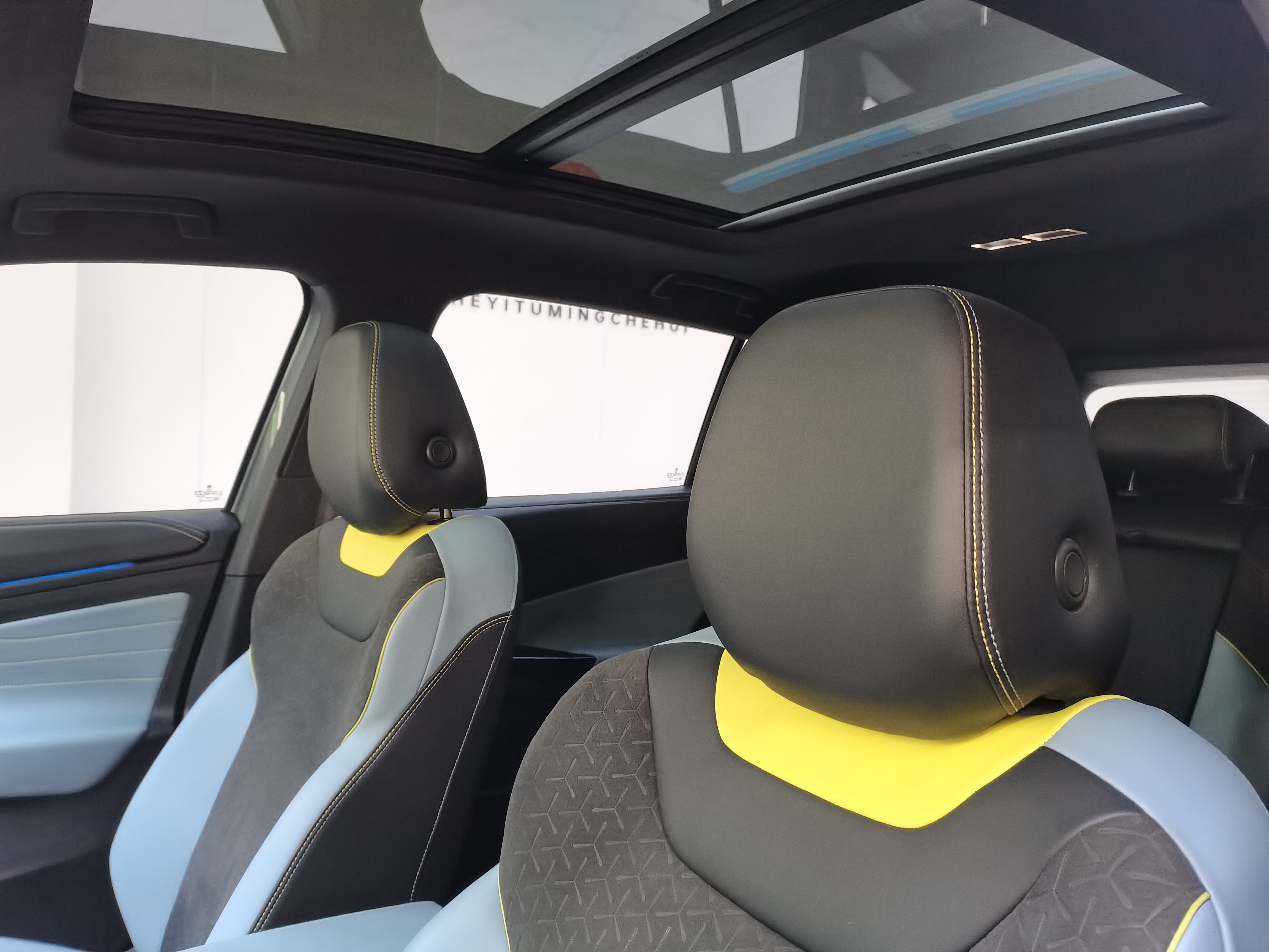 Volkswagen ID.4 X 2021 immagine di auto #9