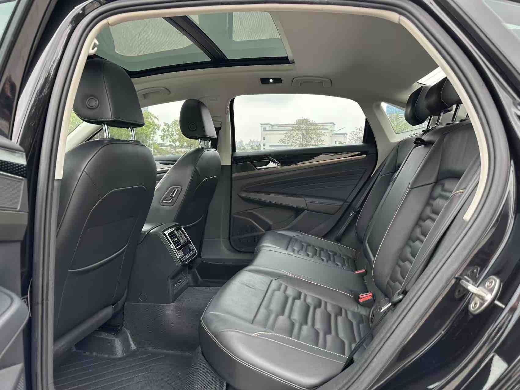 Volkswagen Passat 2020 car image #9