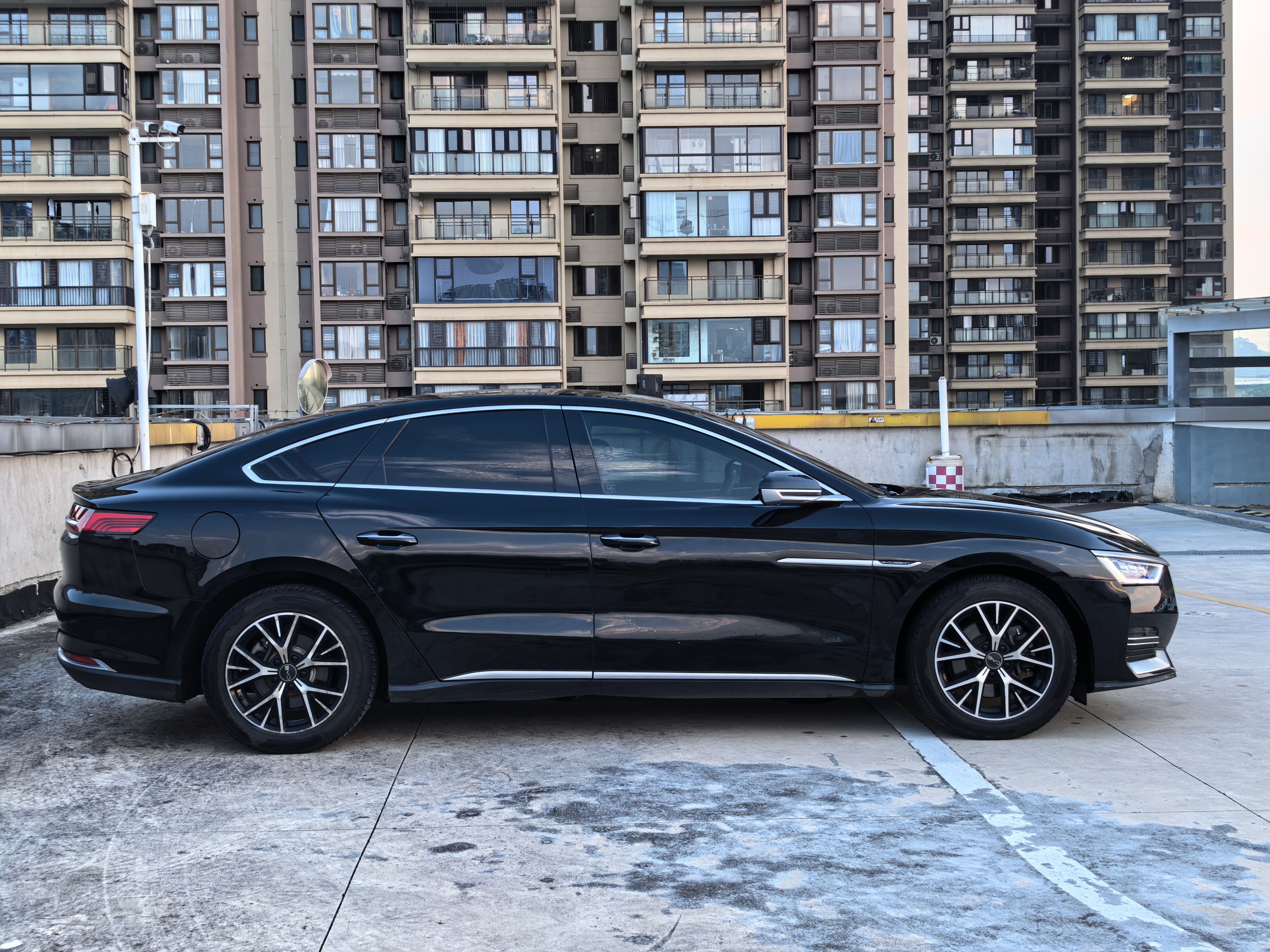 BYD e9 2021 #9 BYD e9 2021 car image #9