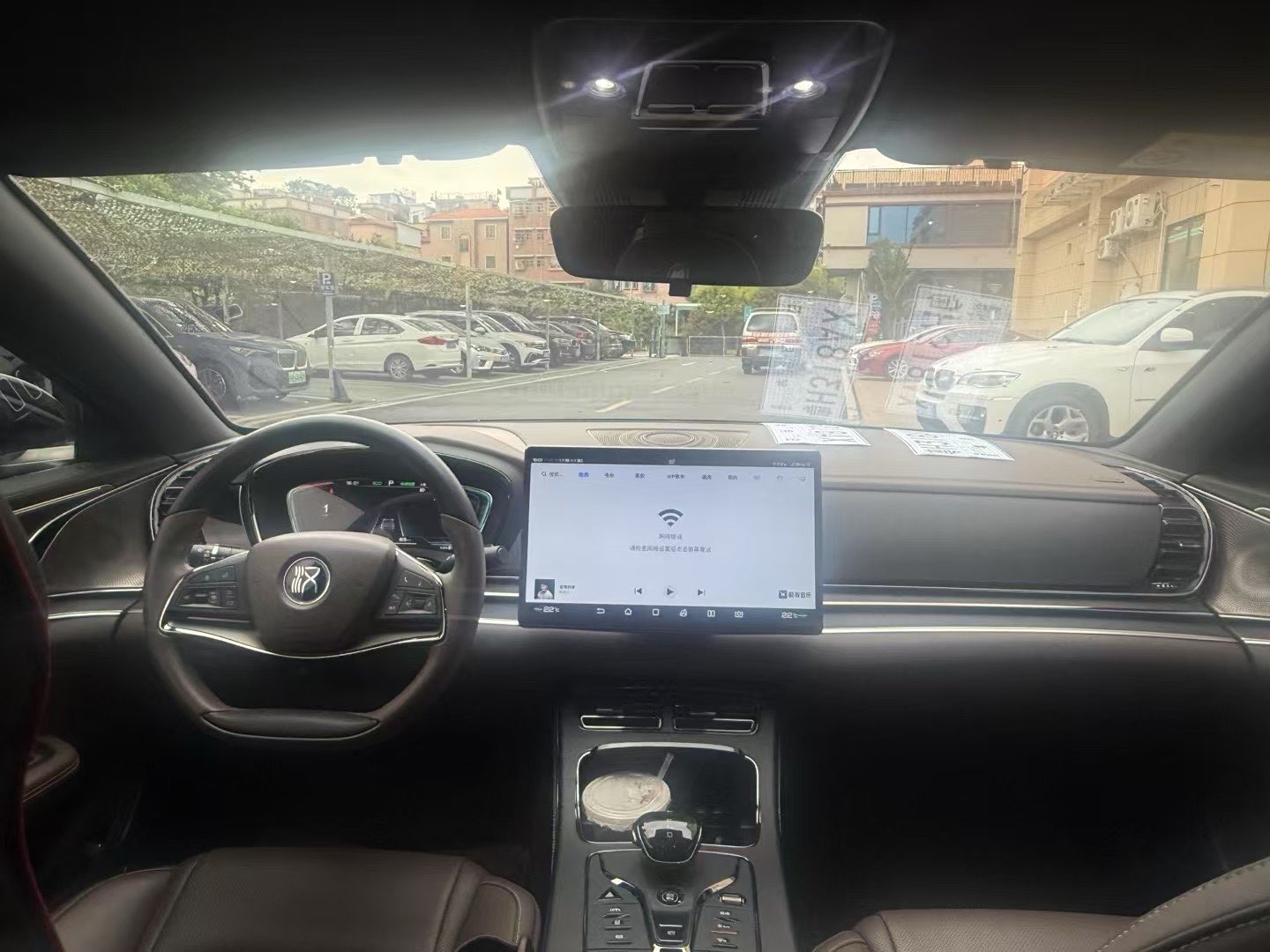 BYD e9 2023 #9 BYD e9 2023 immagine di auto #9