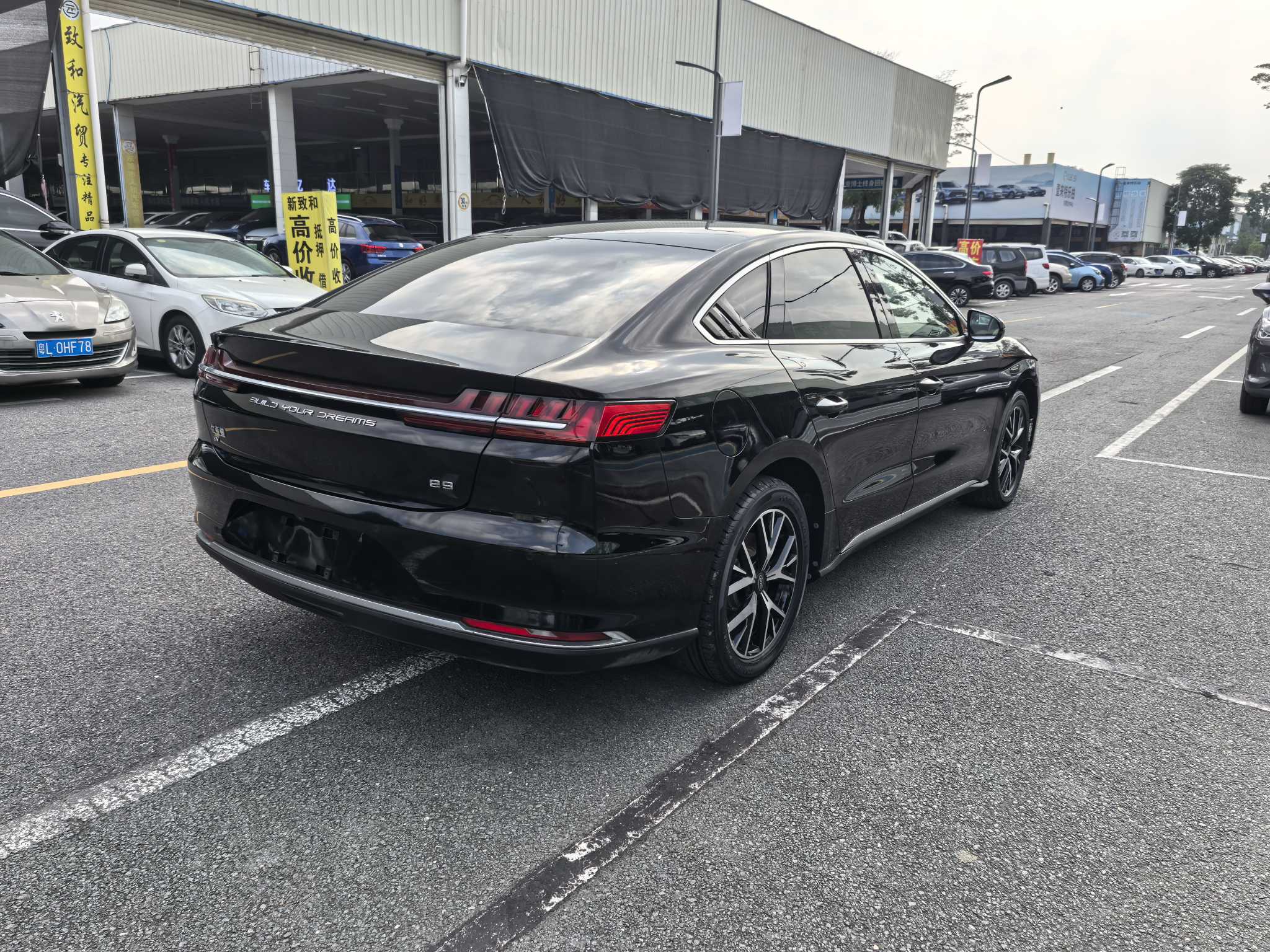 BYD e9 2021 #9 BYD e9 2021 car image #9