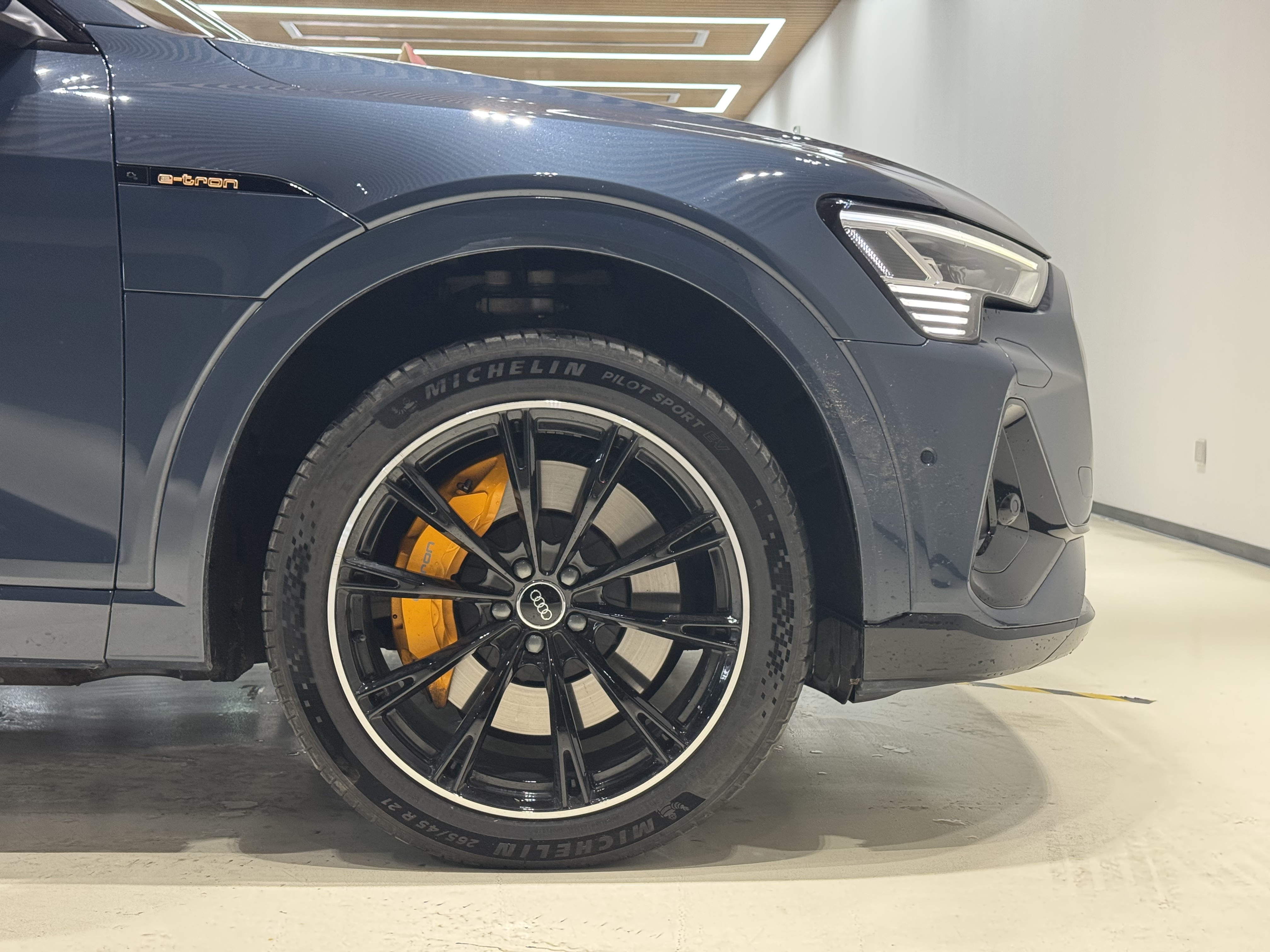 Audi e-tron (Imported) 2022 car image #9