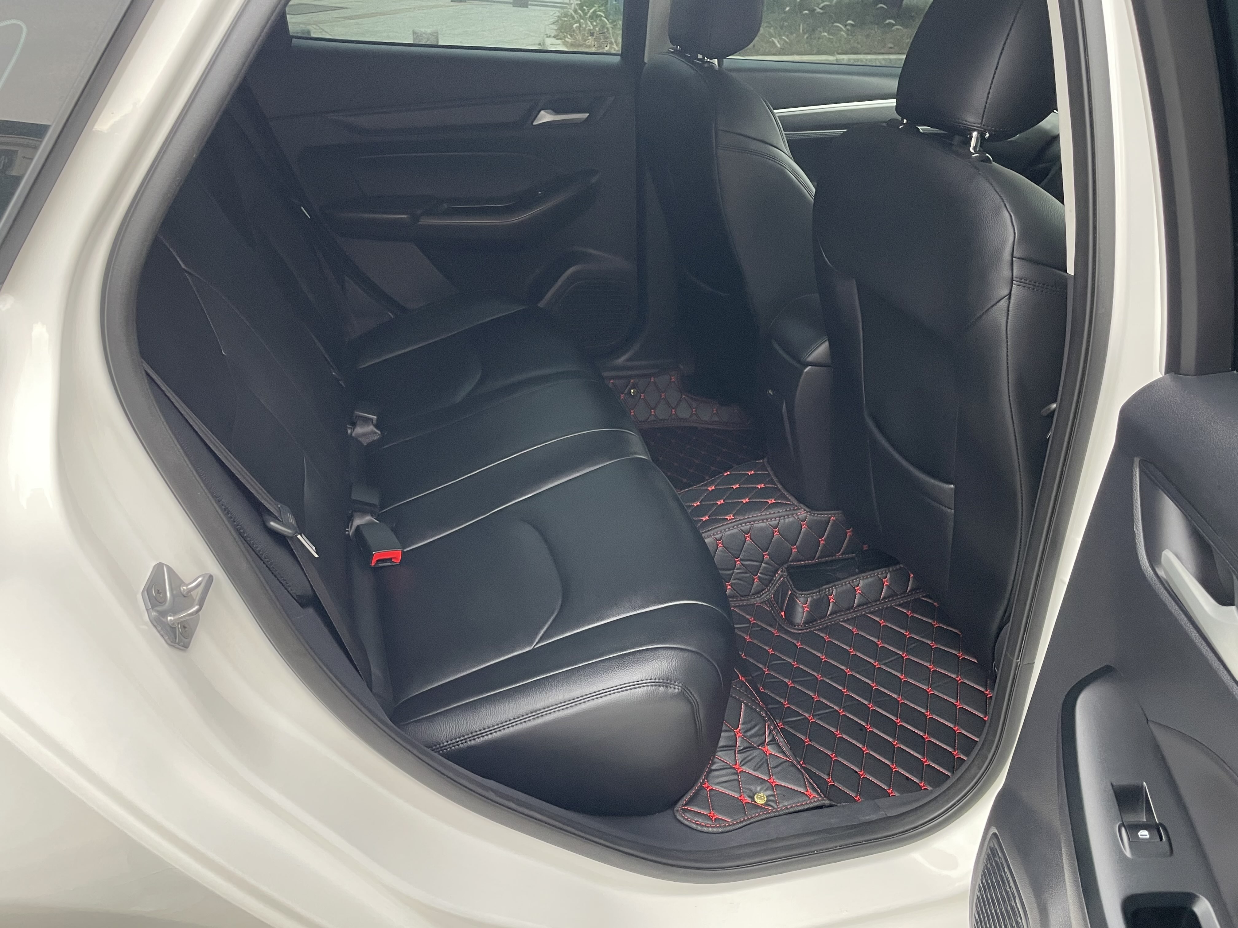 Ford Escort 2022 car image #9