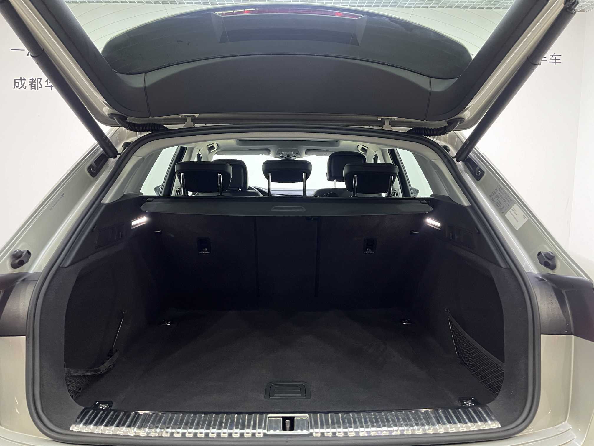 Audi e-tron 2022 car image #9