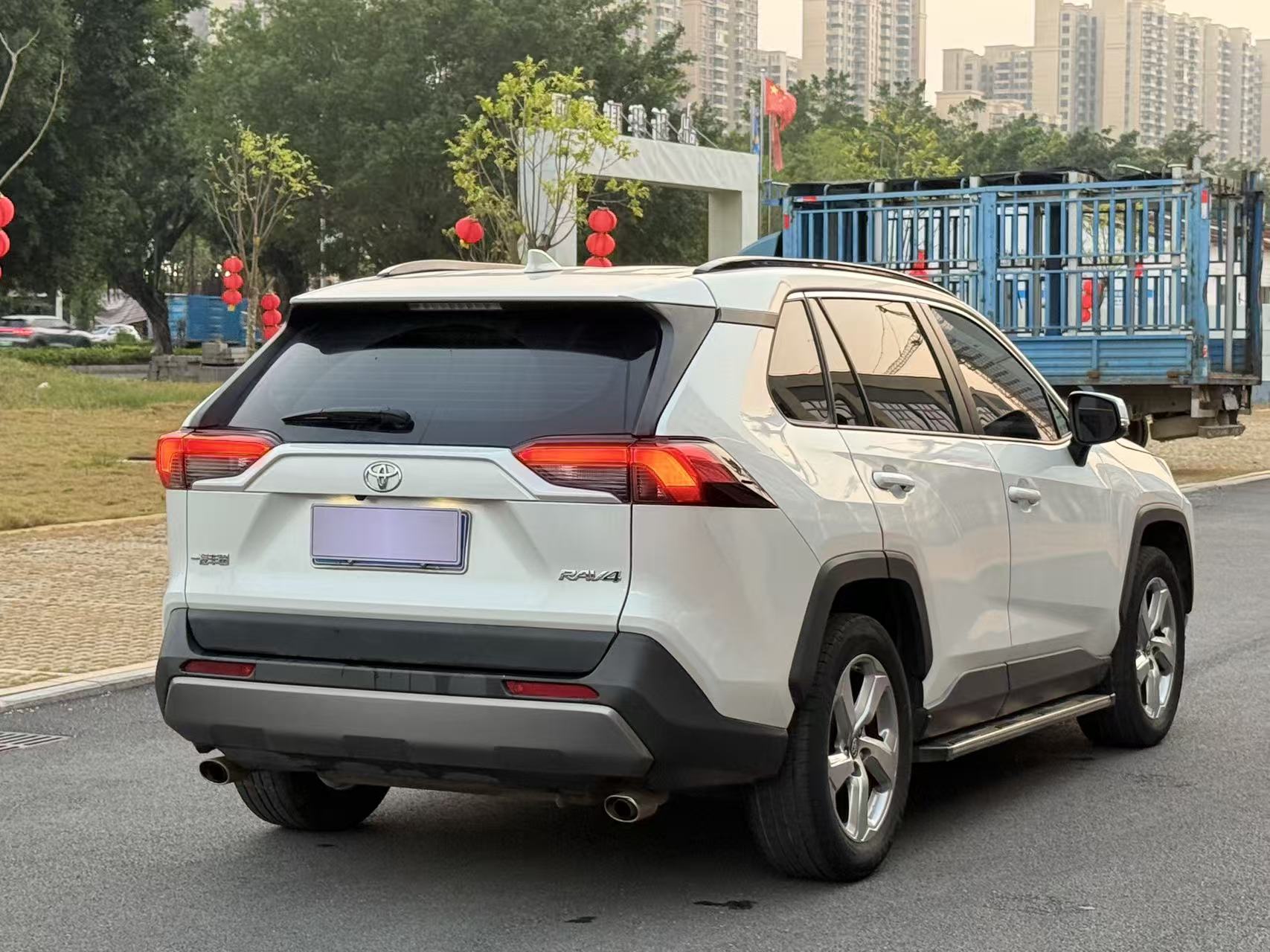 Toyota RAV4 2021 car image #9