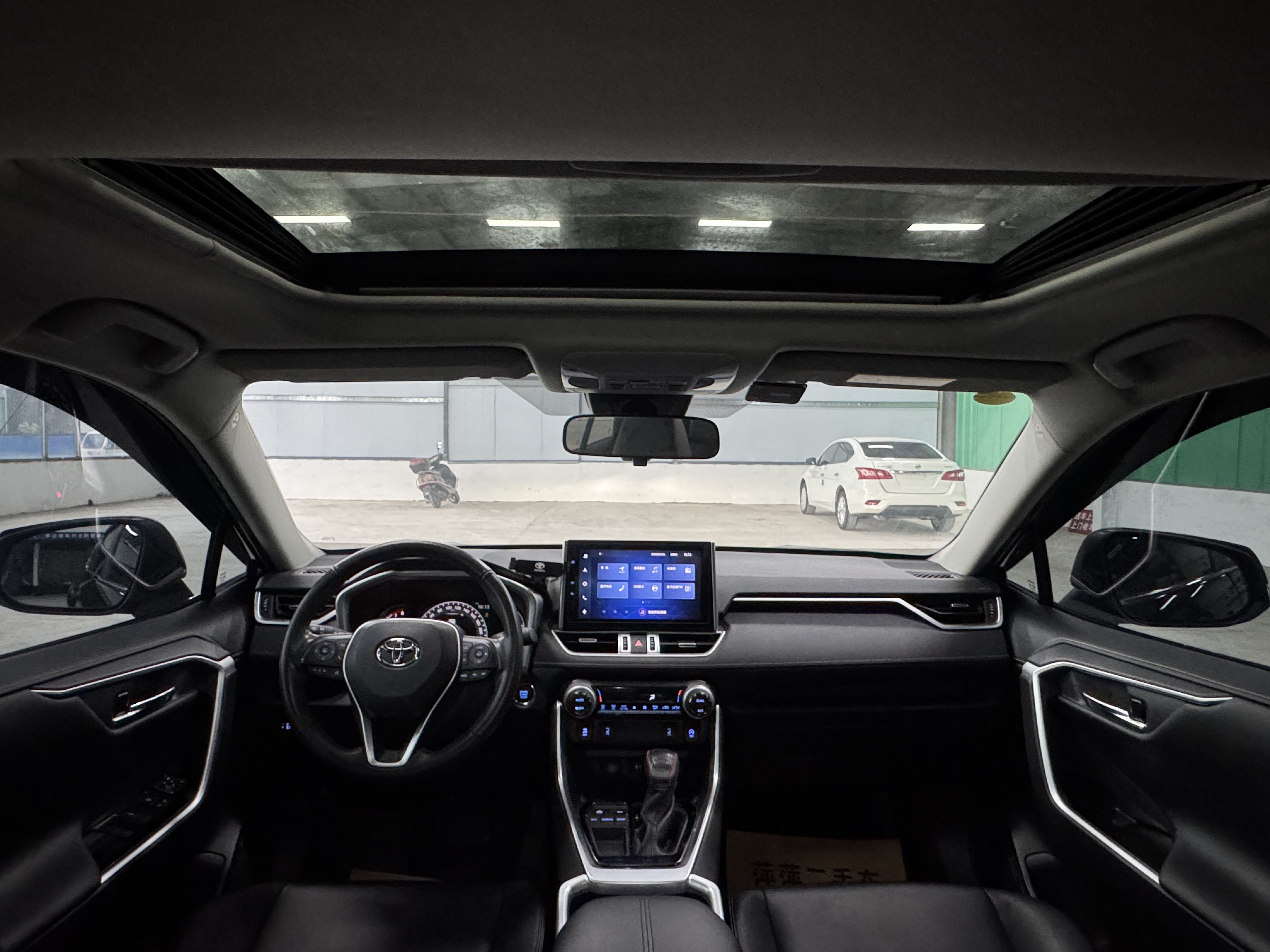 Toyota RAV4 2021 immagine di auto #9