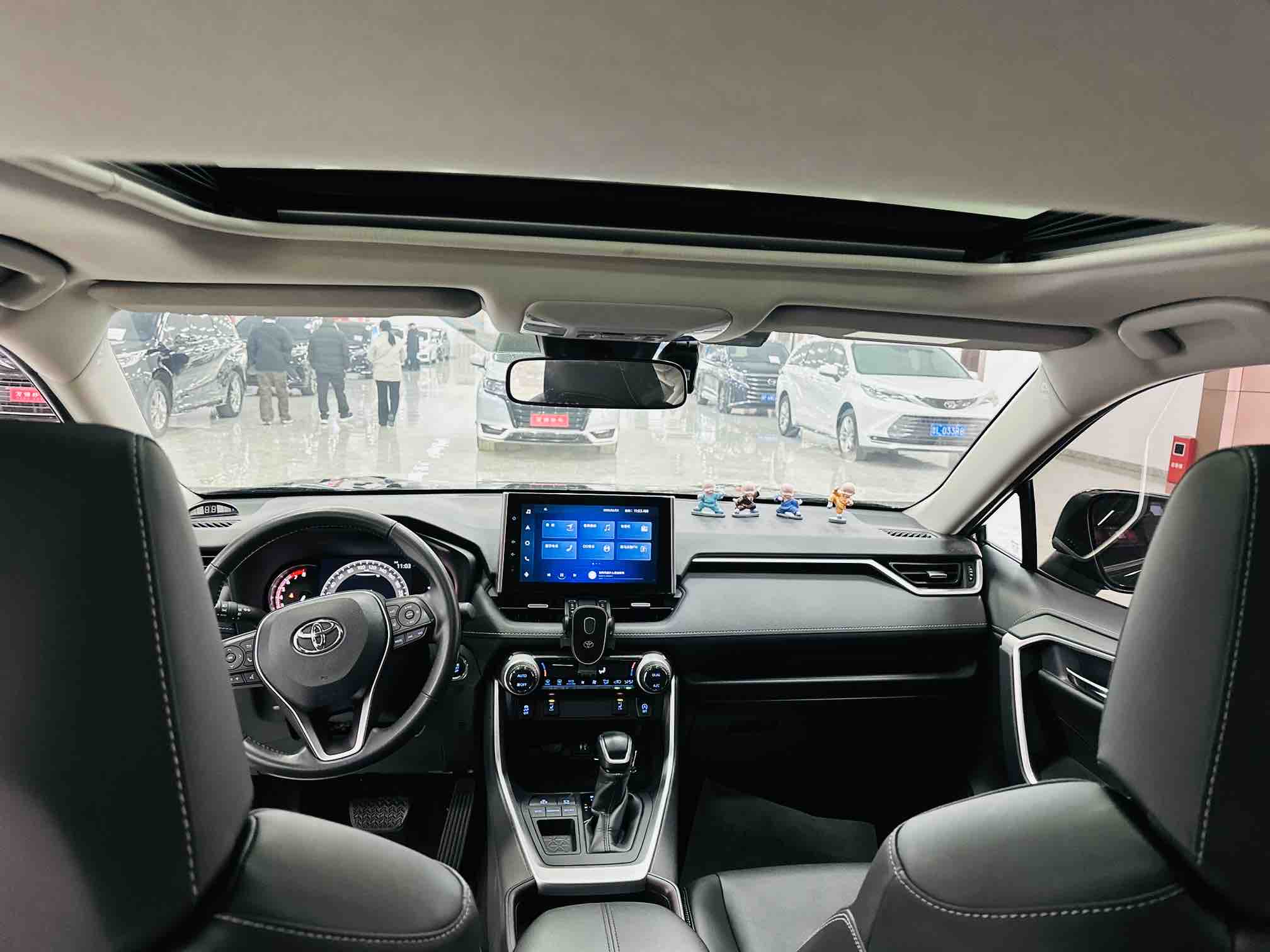 Toyota RAV4 2021 car image #9