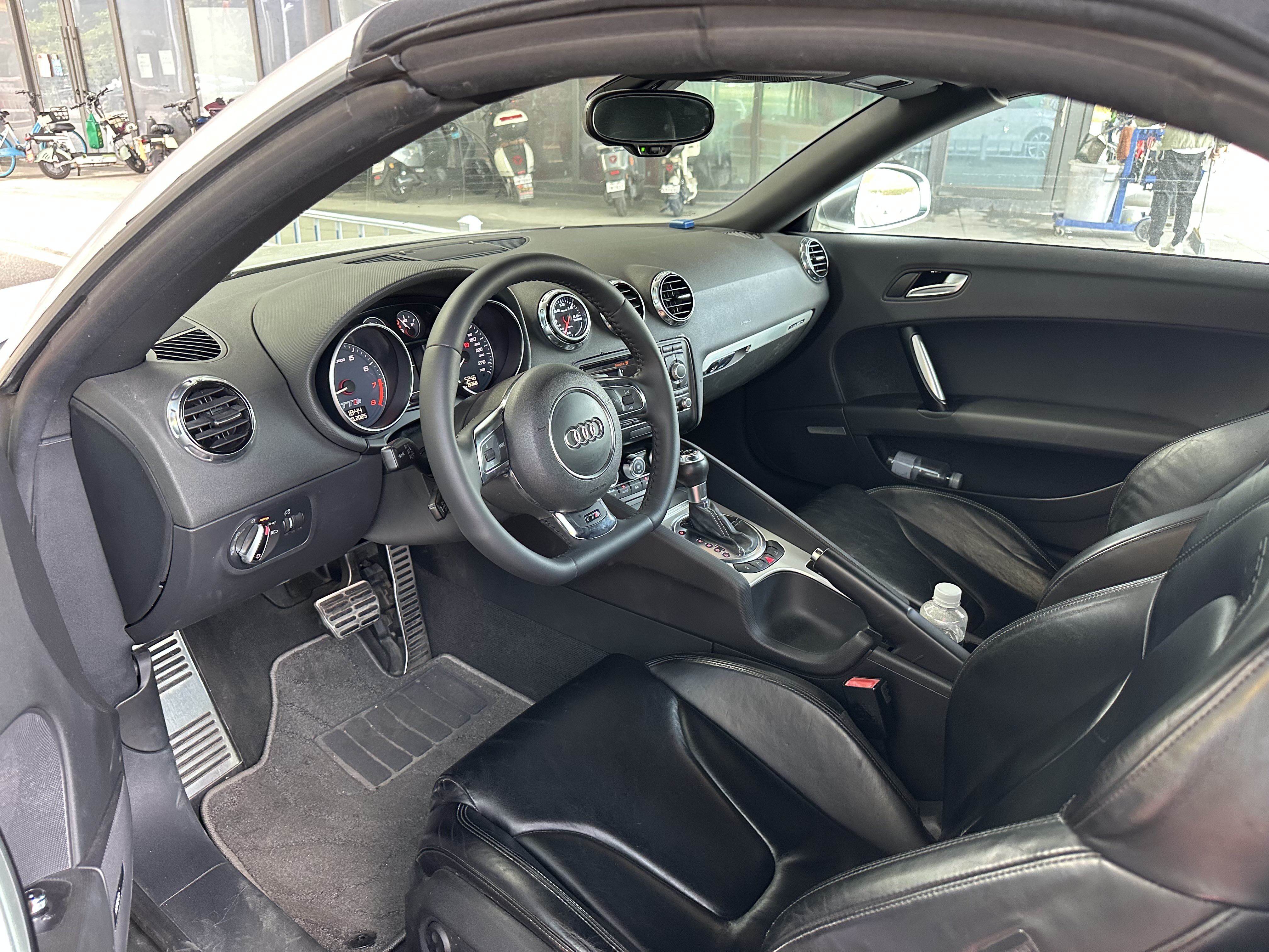 Audi TTS 2015 car image #9