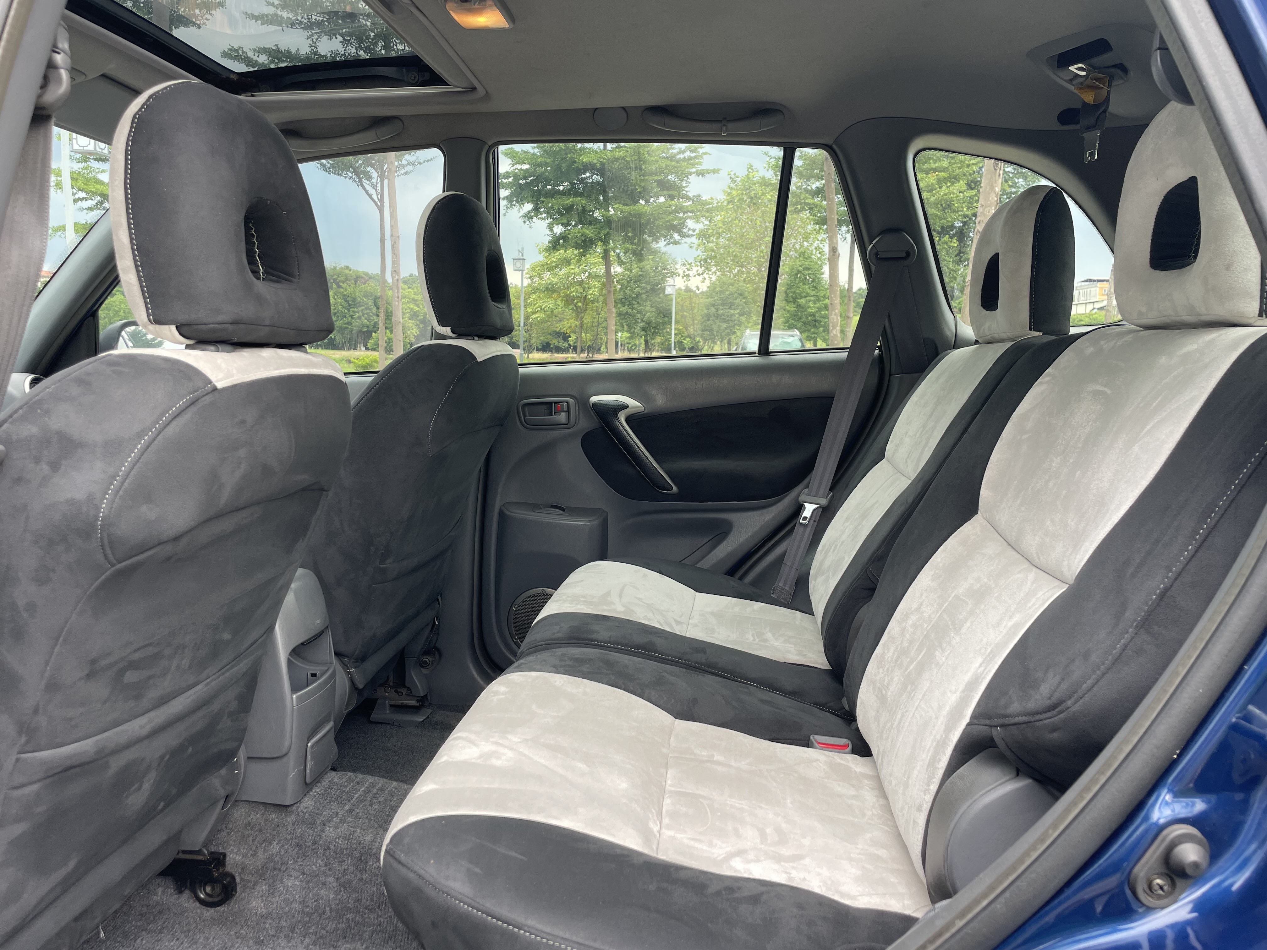 Toyota RAV4 (Imported) 2004 изображение автомобиля #9