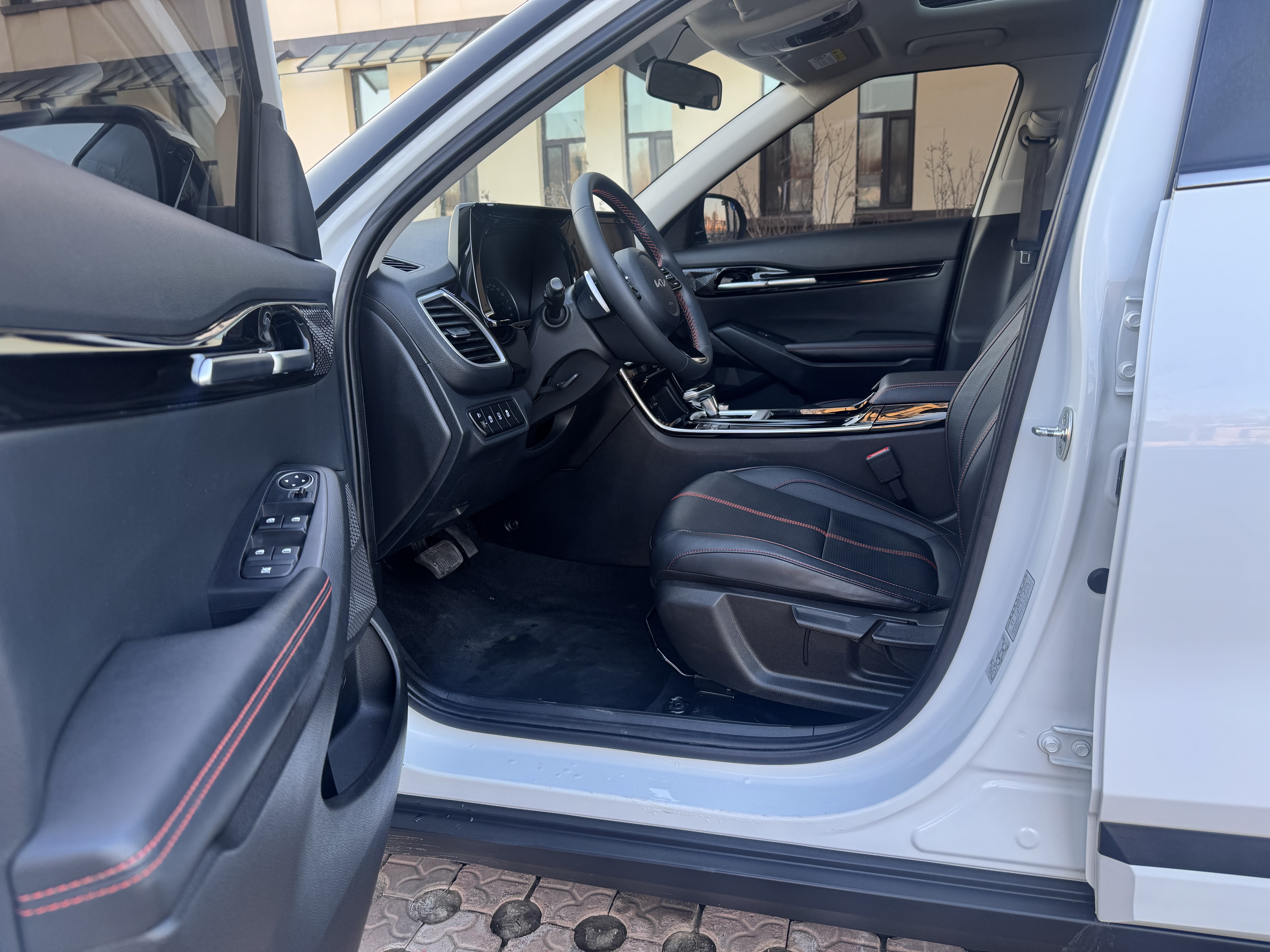 Kia Stonic 2022 изображение автомобиля #9