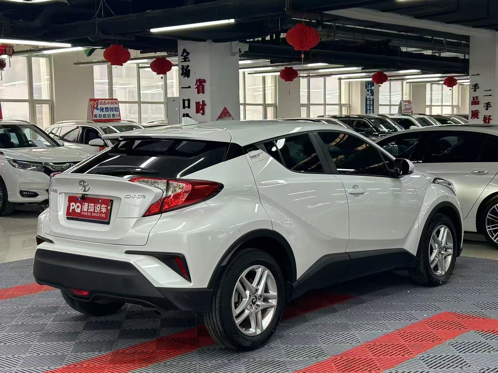 Toyota C-HR 2021 car image #9