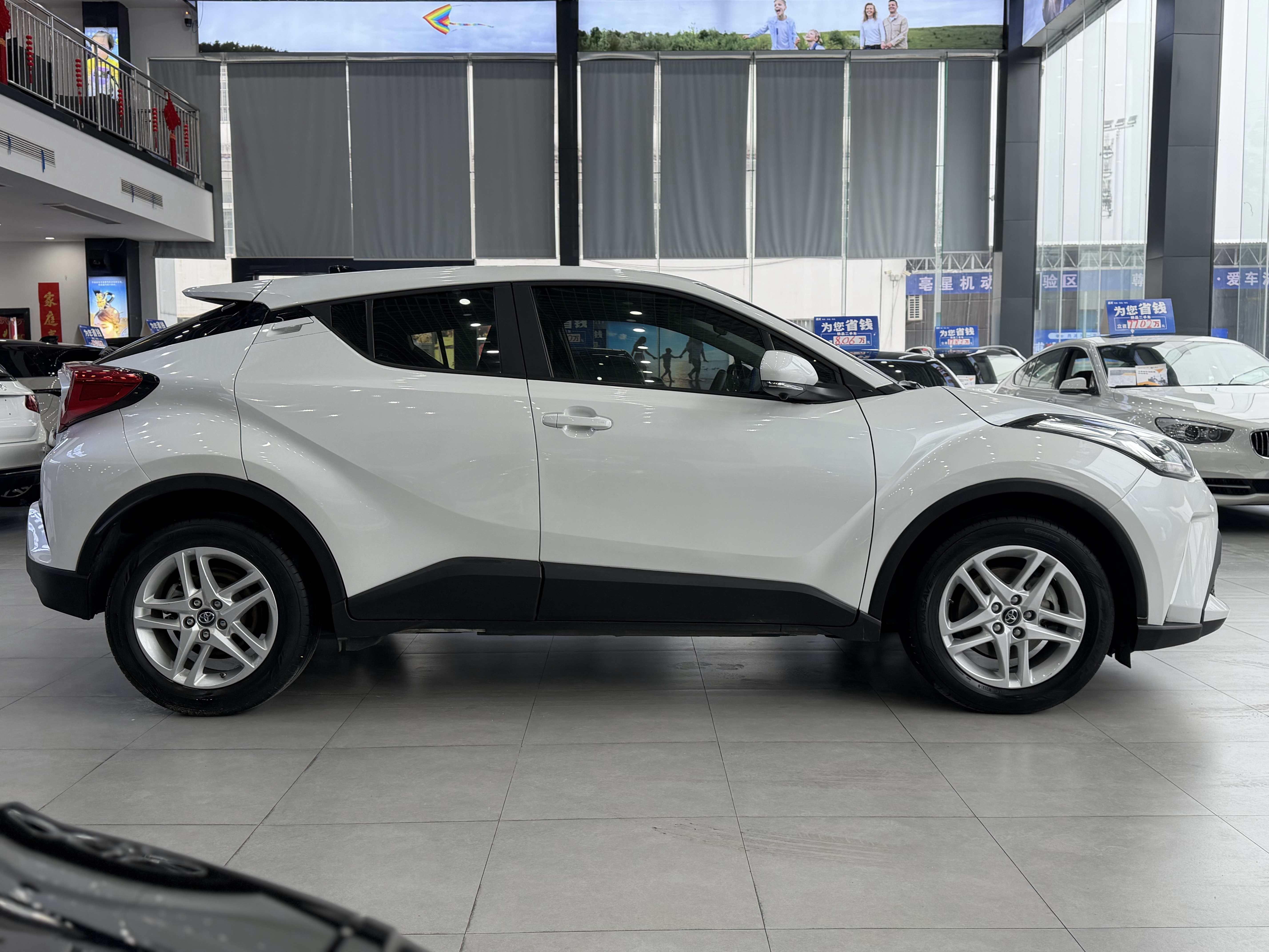 Toyota C-HR 2021 immagine di auto #9