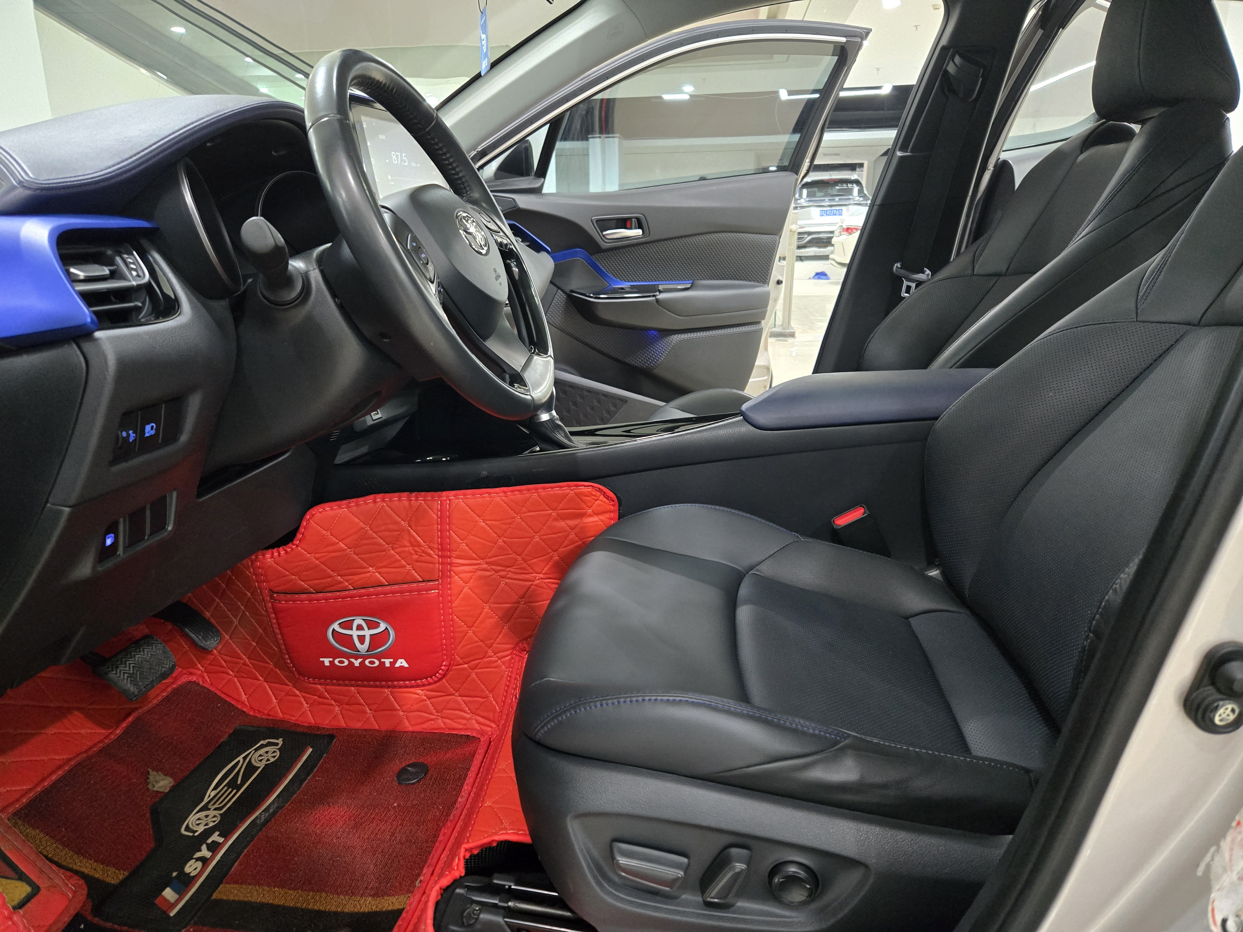 Toyota C-HR 2022 car image #9