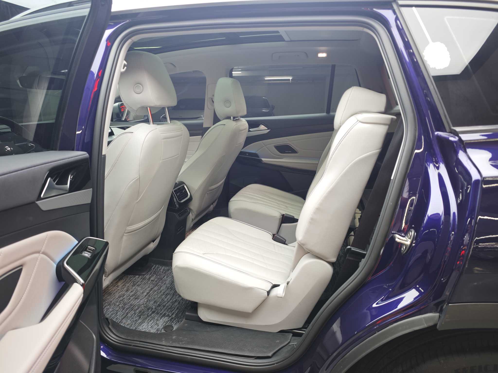 Volkswagen ID.6 X 2021 car image #9