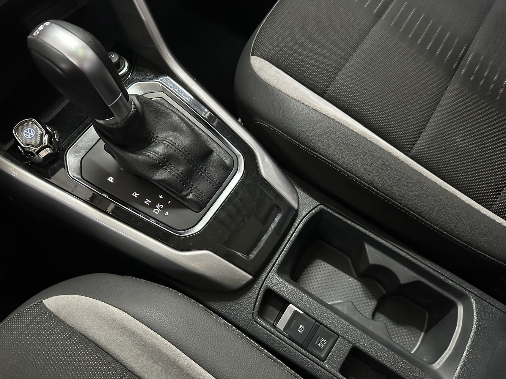 Volkswagen T-Roc 2022 car image #9