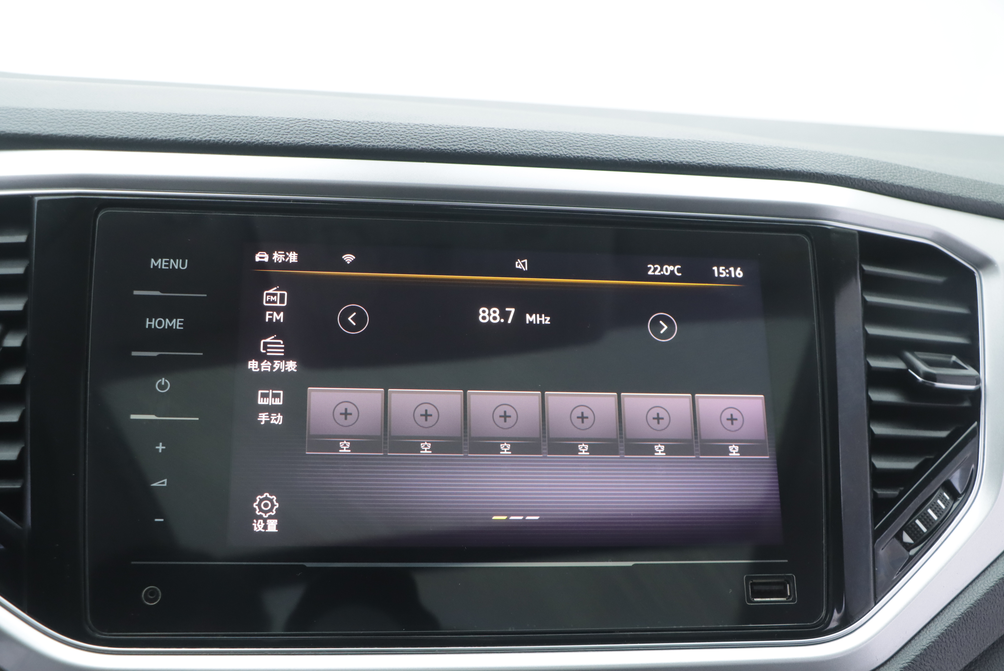 Volkswagen T-Roc 2021 car image #9