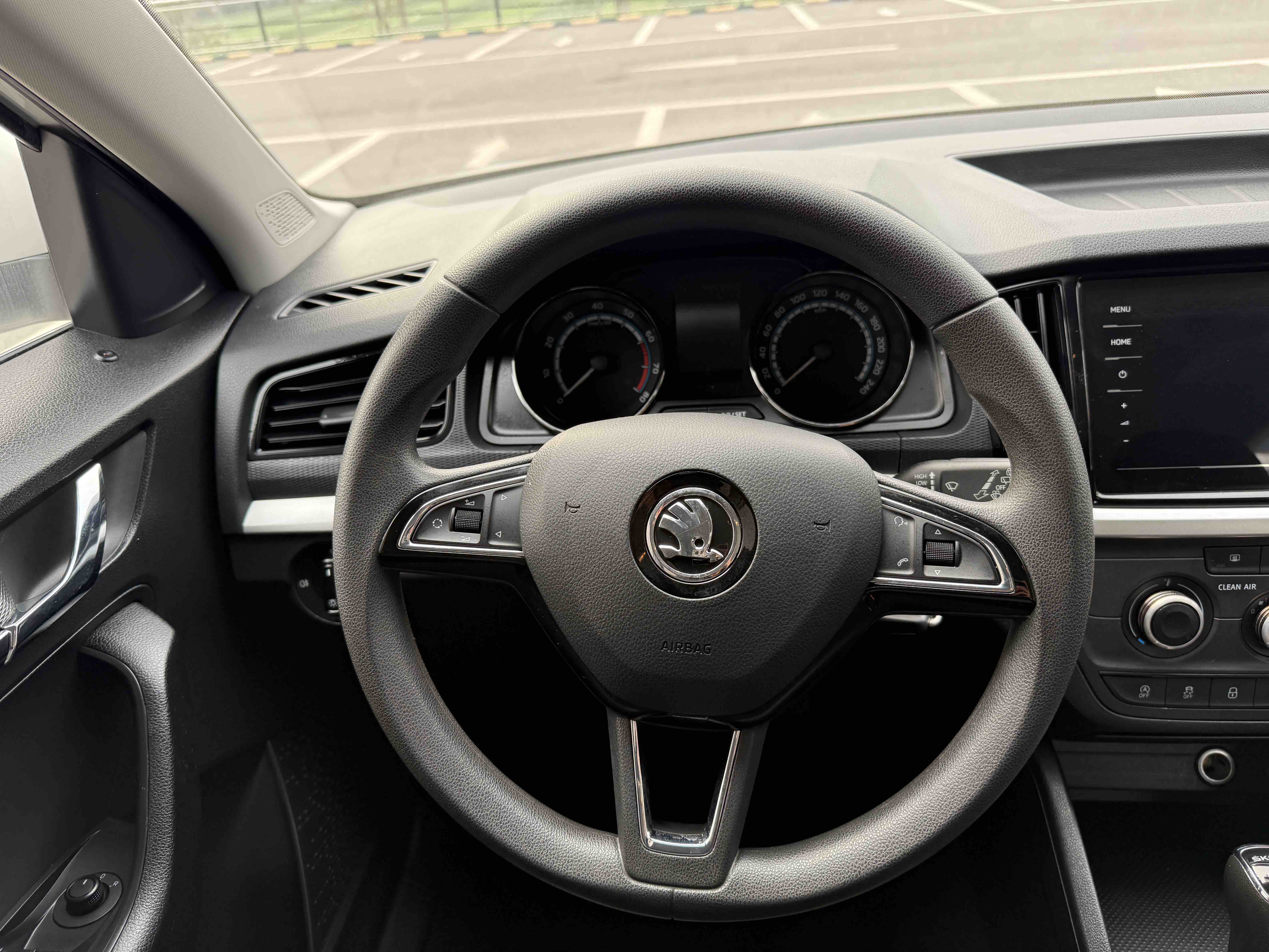 Skoda Kamiq 2021 car image #9