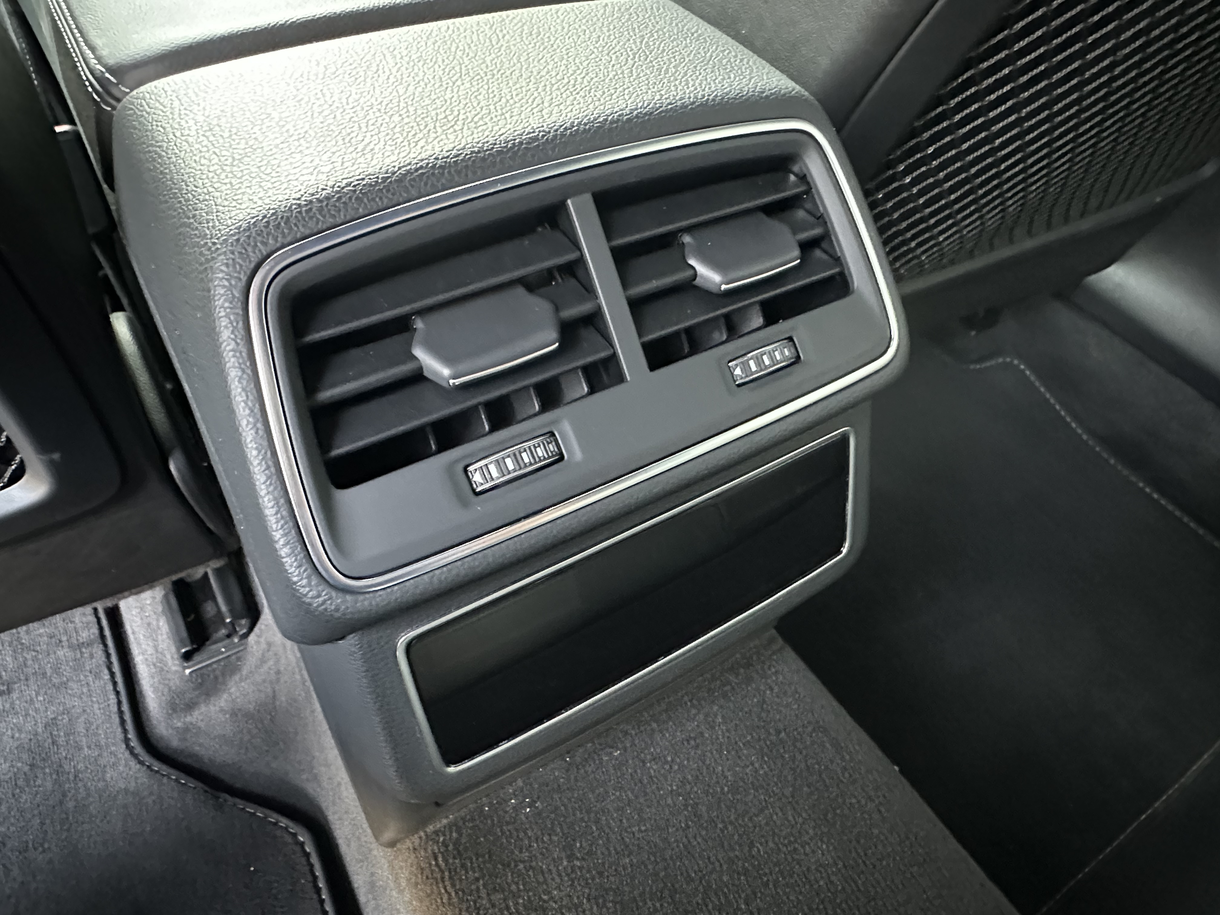 Audi 2021 car image #9
