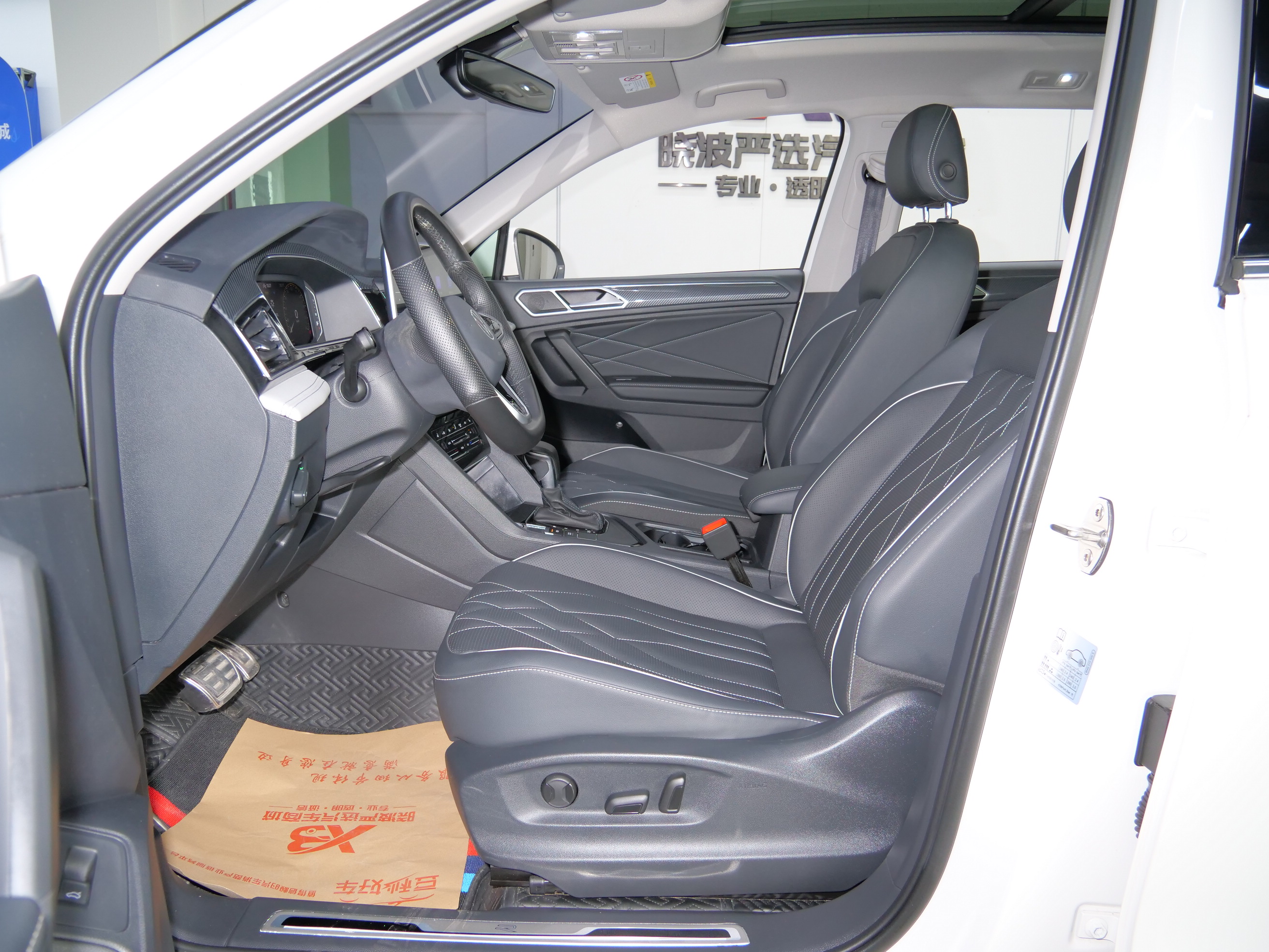 Volkswagen Tiguan L 2022 car image #9