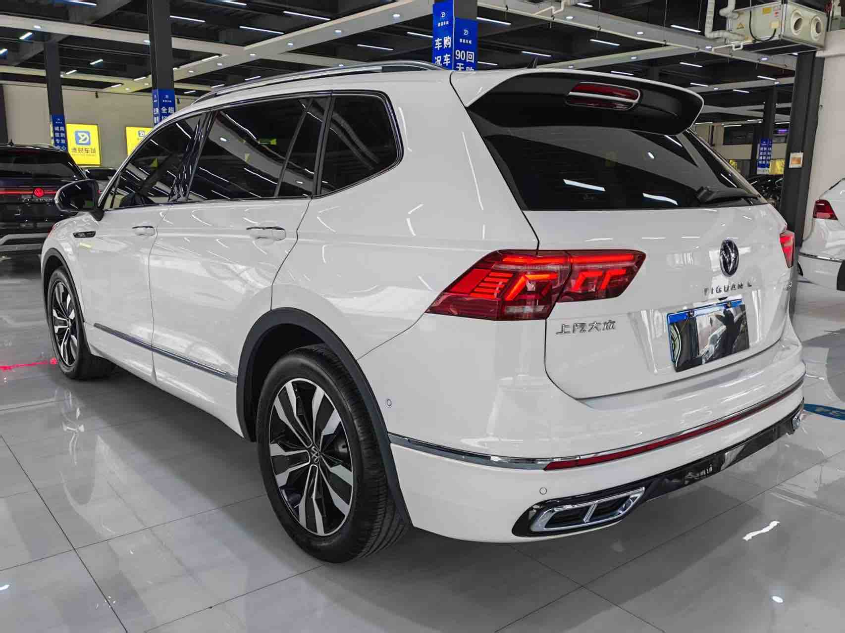 Volkswagen Tiguan L 2022 car image #9
