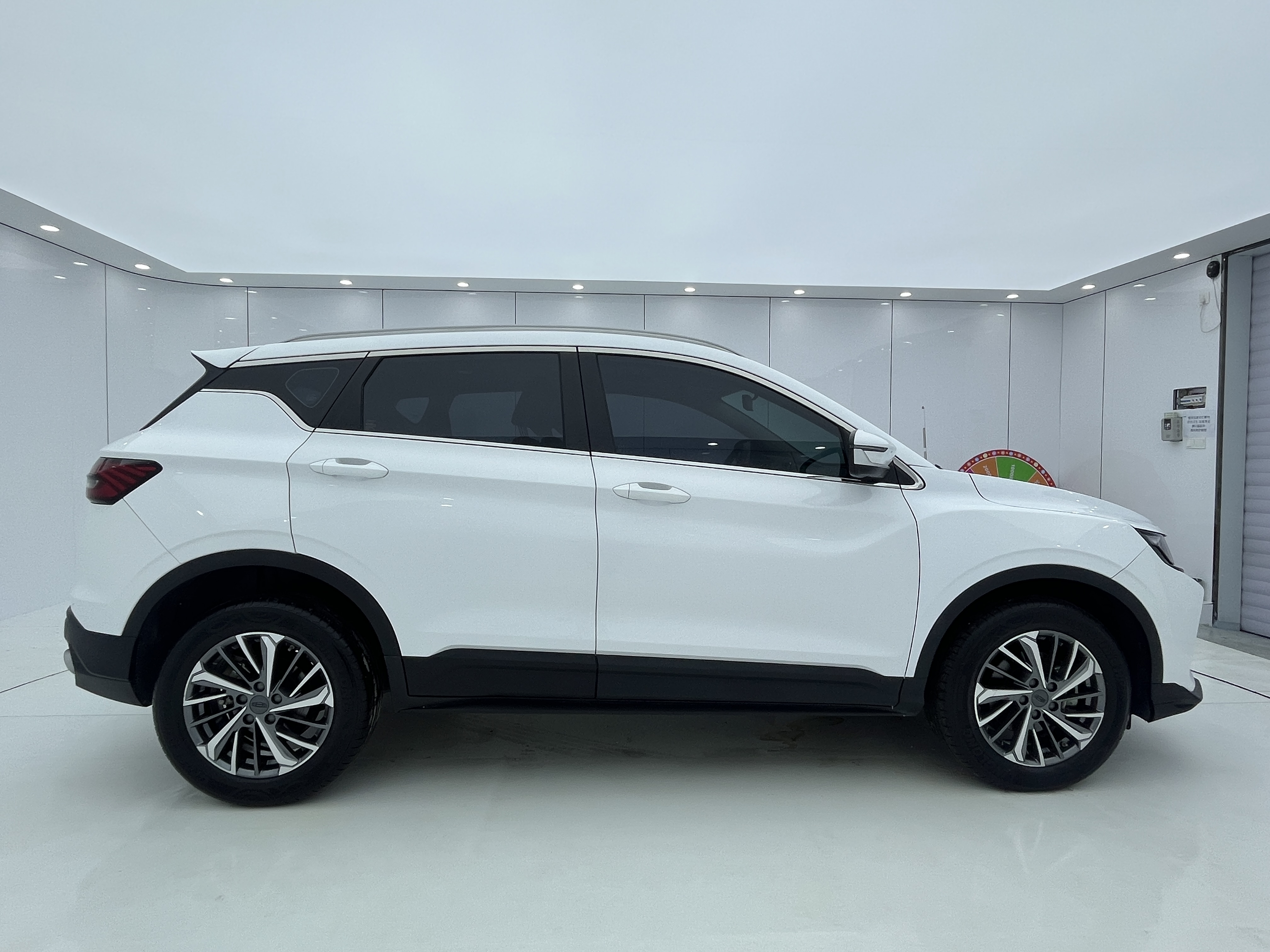 GEELY Coolray 2022 car image #9