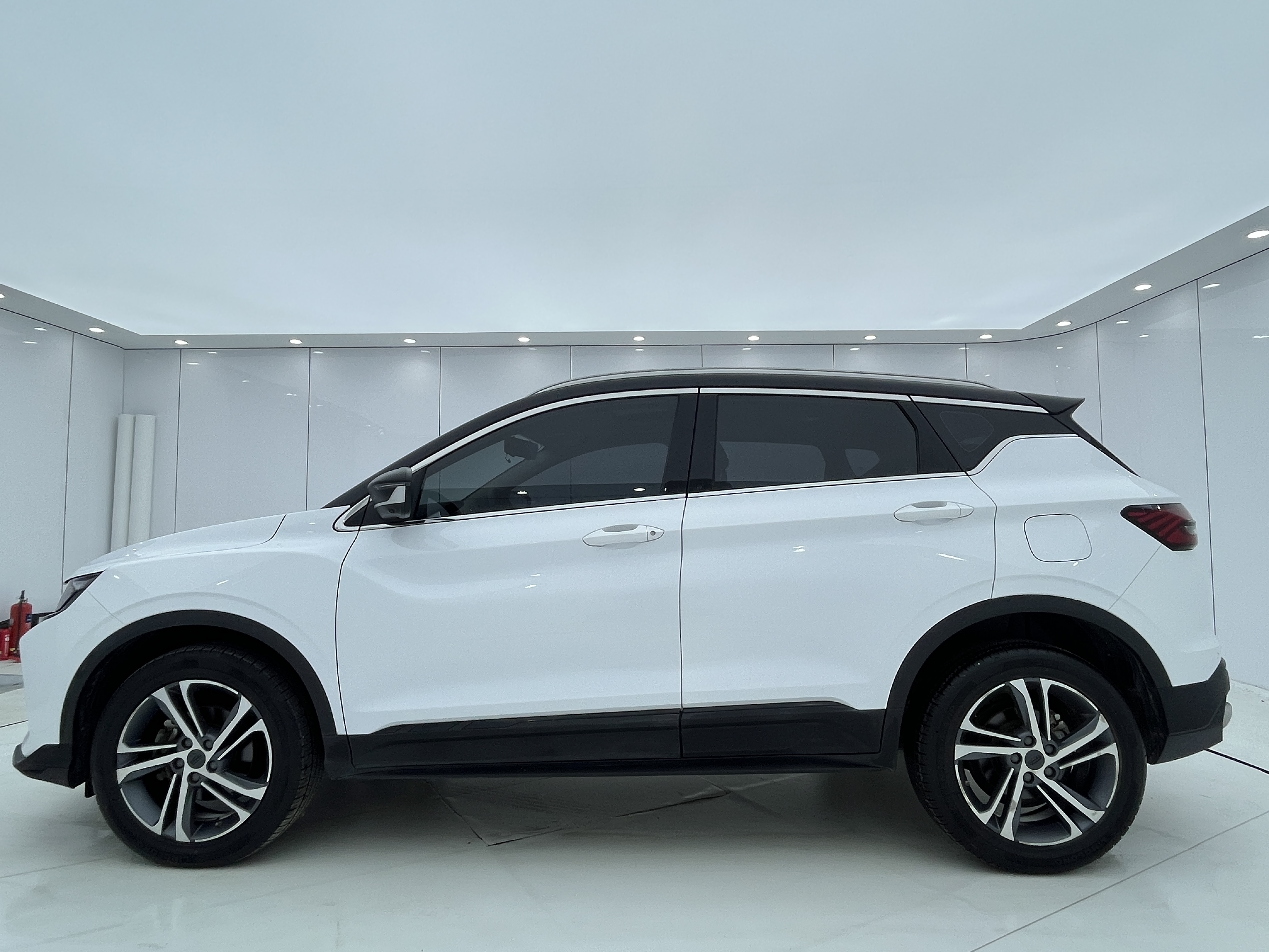 GEELY Coolray 2022 #9 GEELY Coolray 2022 car image #9