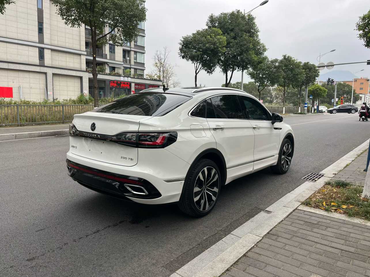 Volkswagen Tiguan X 2022 car image #9