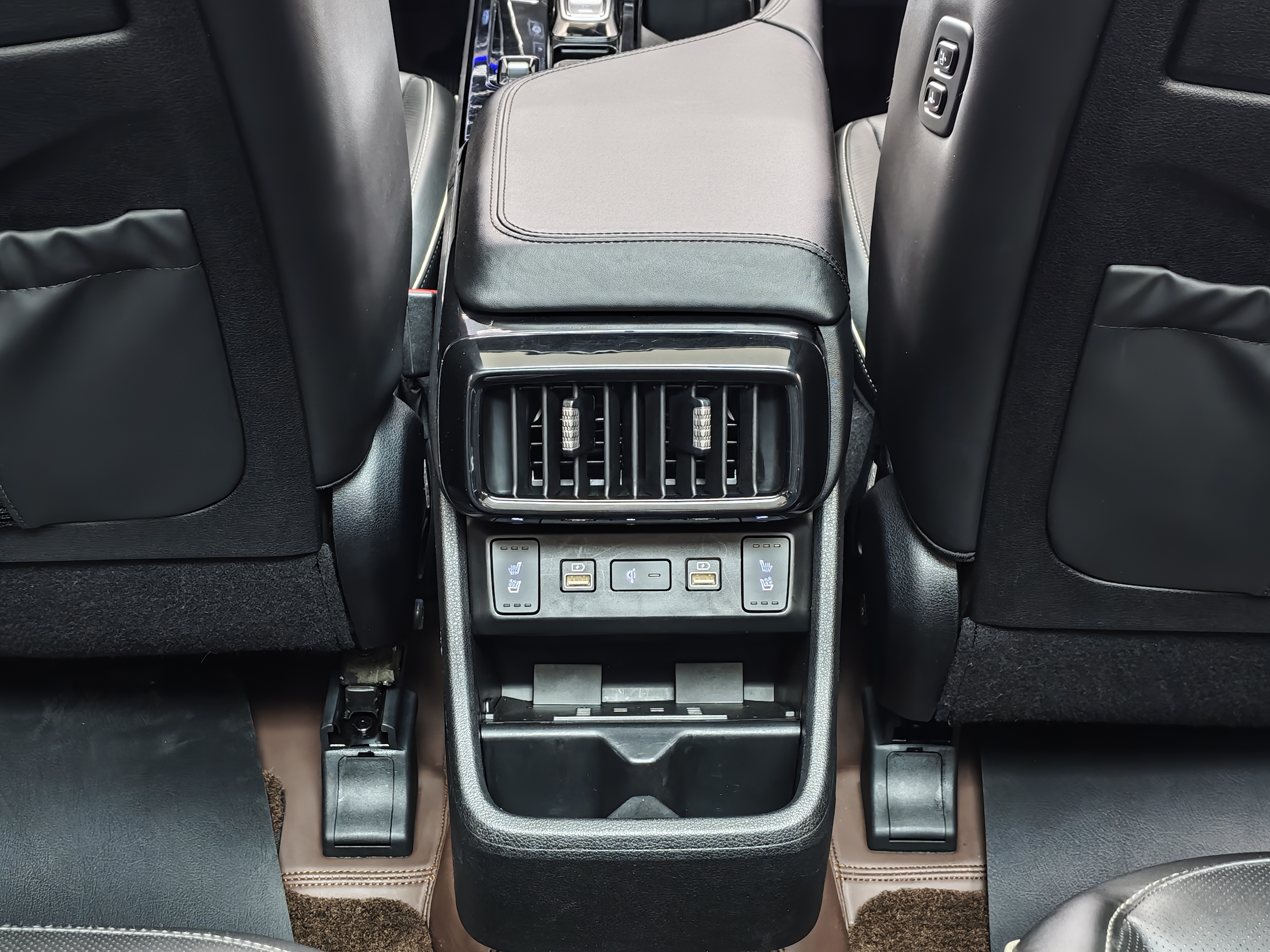 Hyundai Custo 2022 car image #9