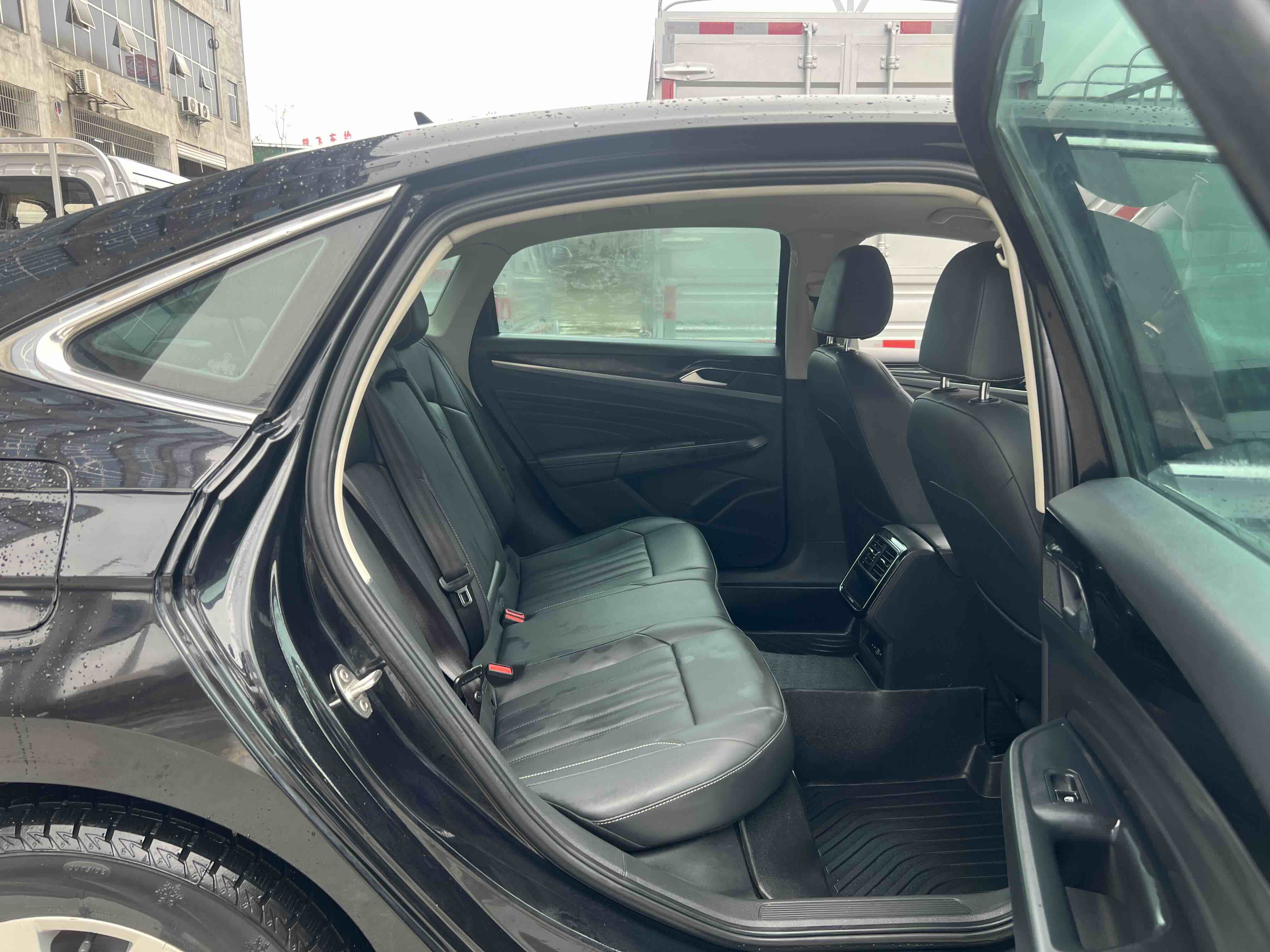 Volkswagen Passat 2022 صورة سيارة #9