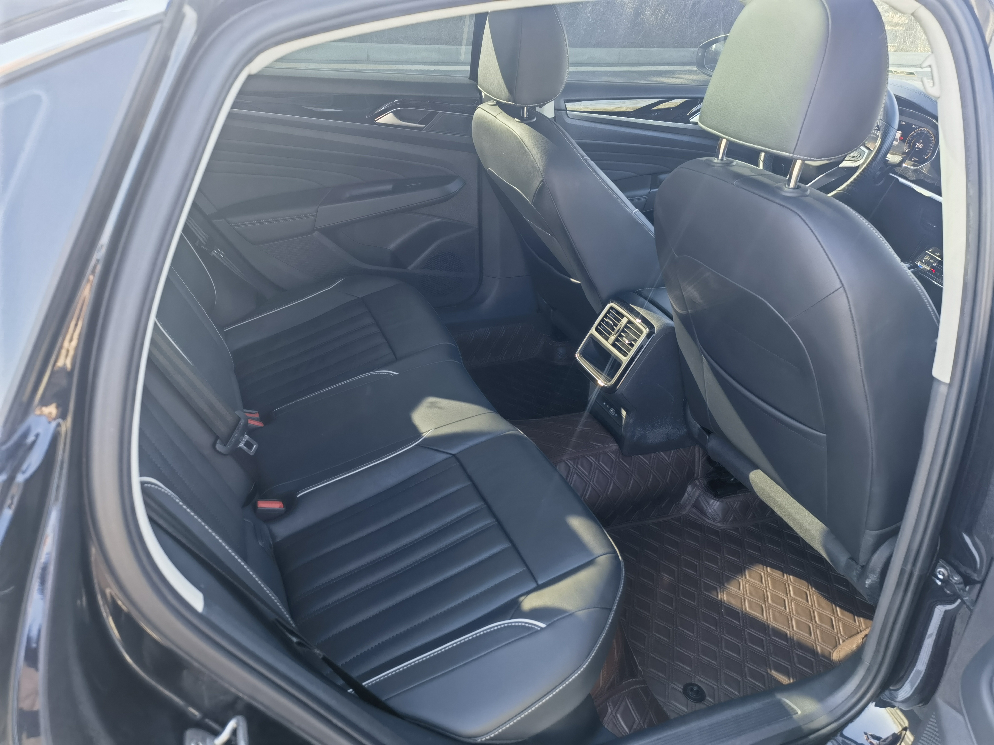 Volkswagen Passat 2022 immagine di auto #9