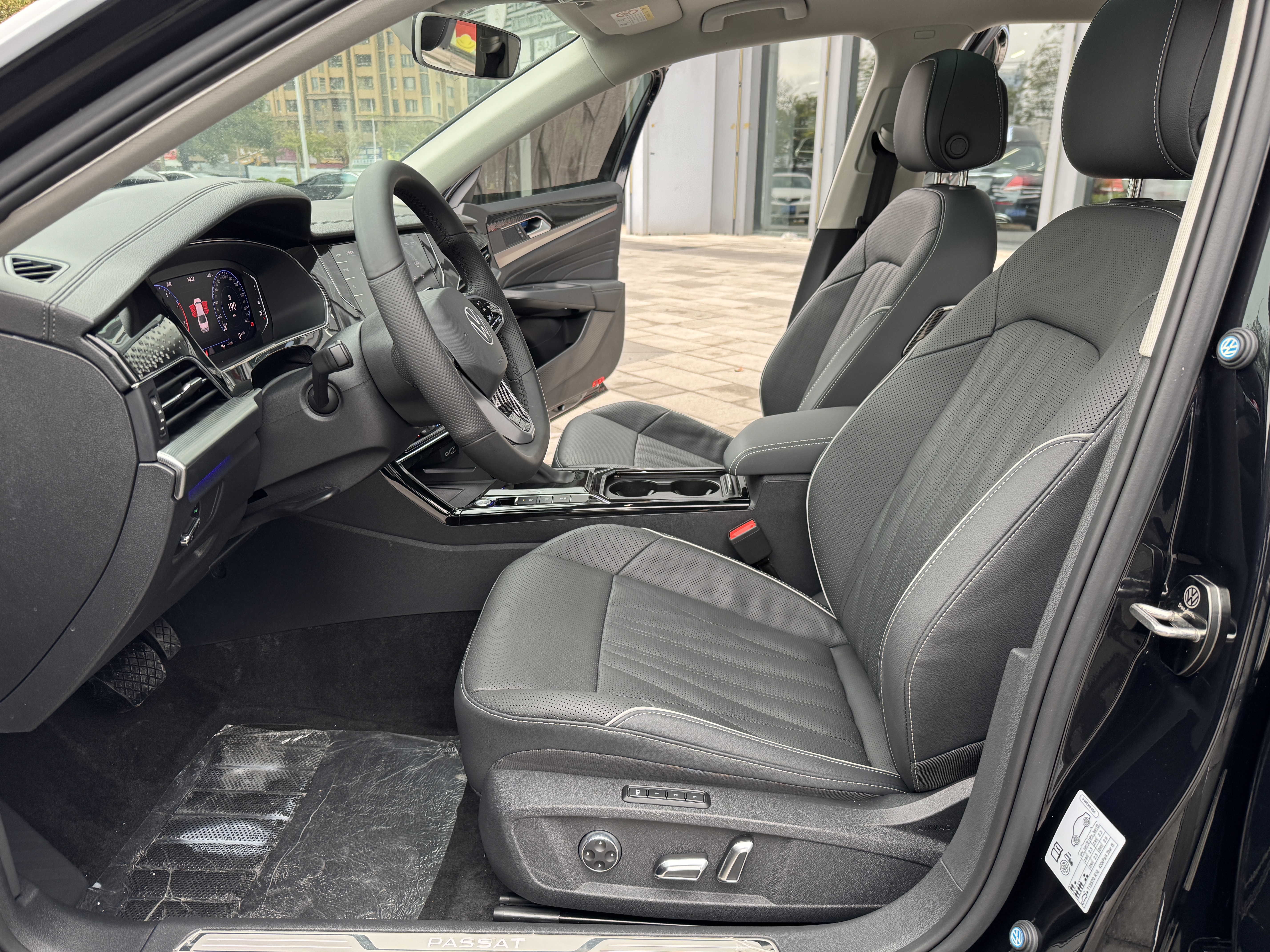 Volkswagen Passat 2022 car image #9