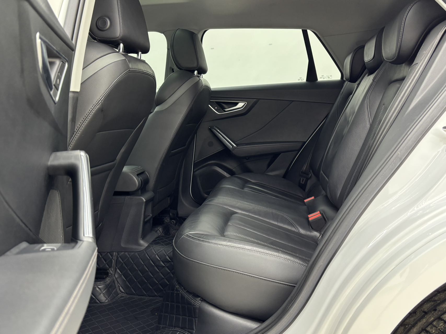 Audi Q2L 2021 car image #9