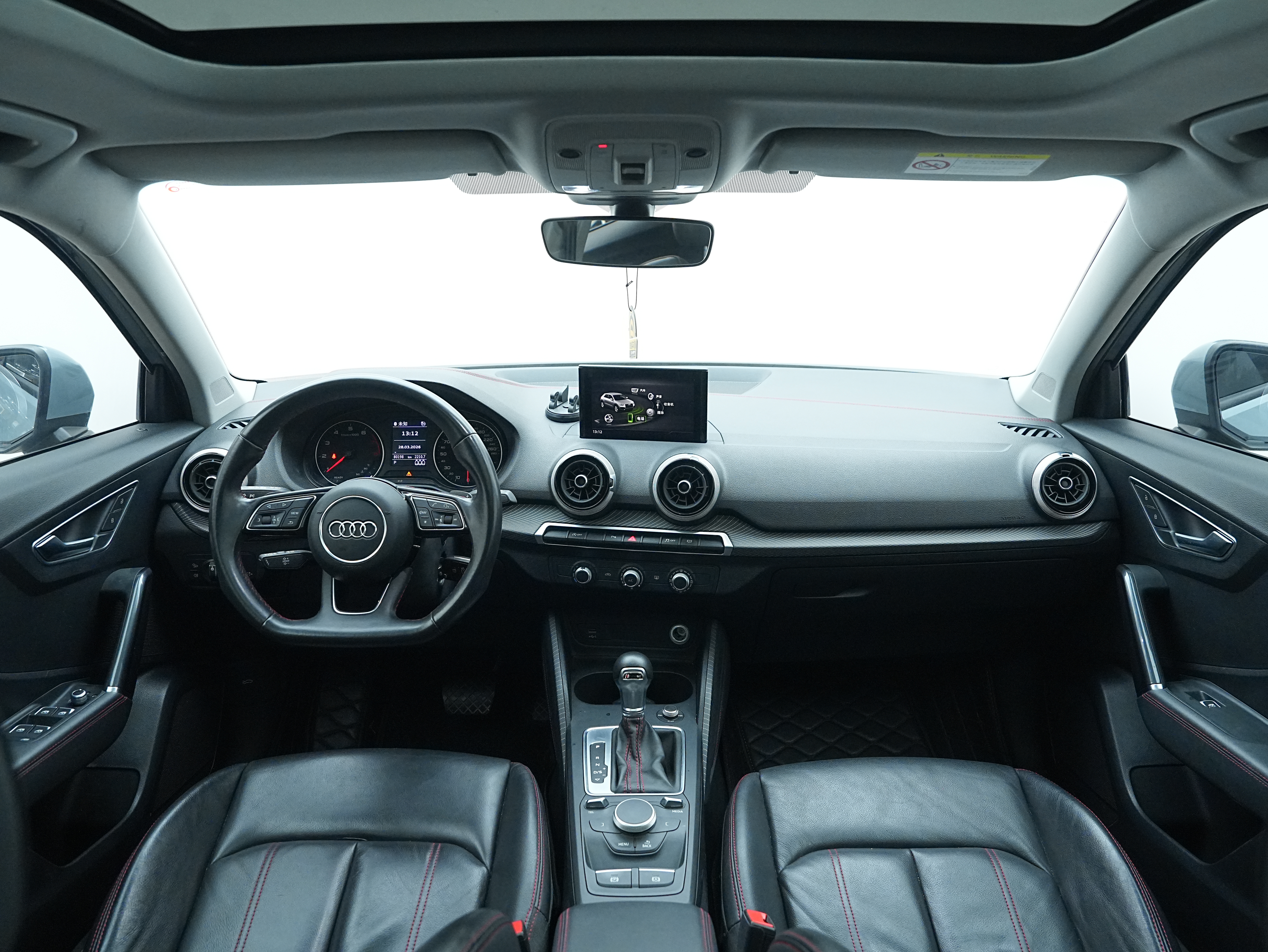 Audi Q2L 2023 صورة سيارة #9