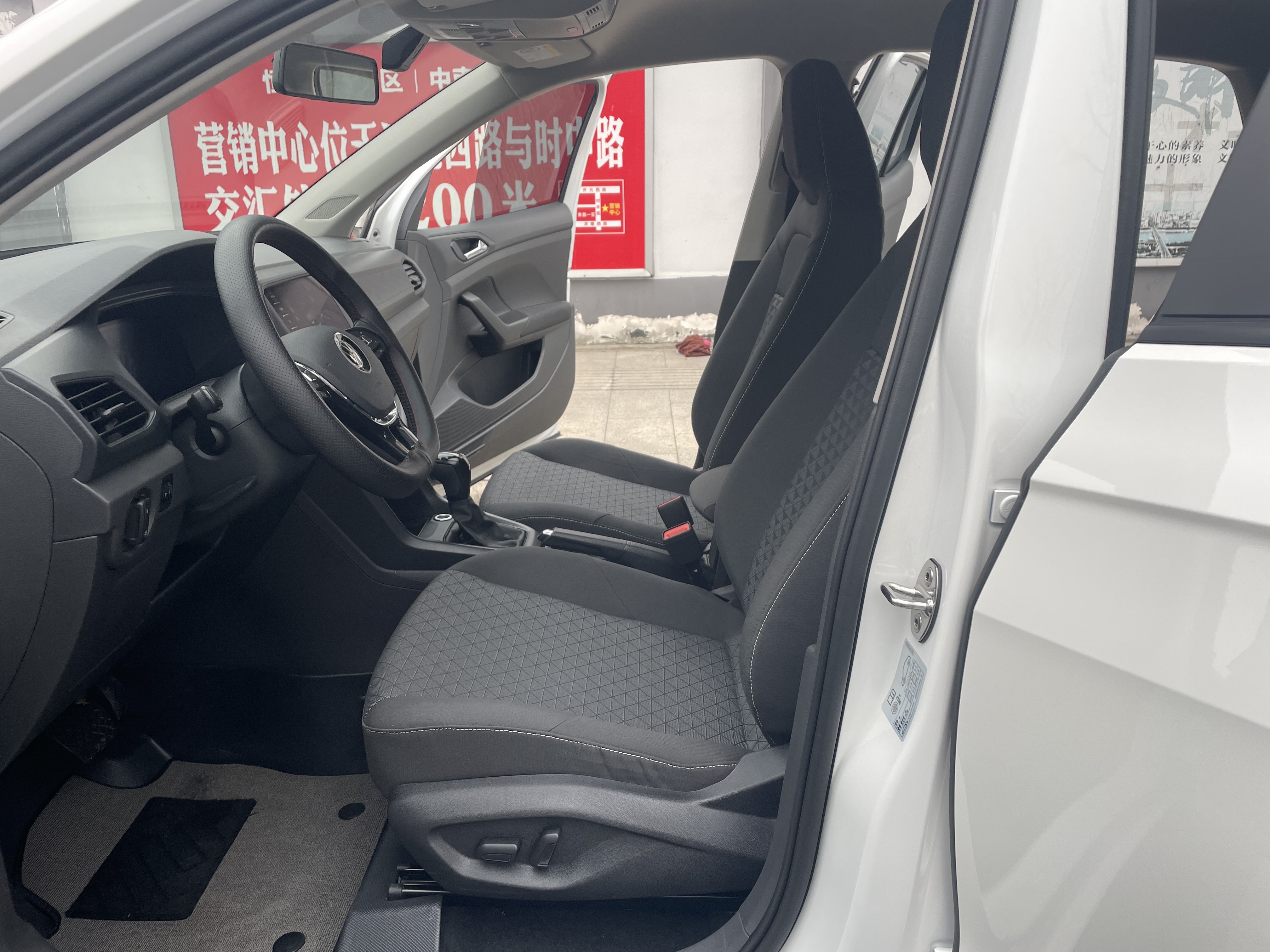 Volkswagen T-Cross 2022 #9 Volkswagen T-Cross 2022 car image #9
