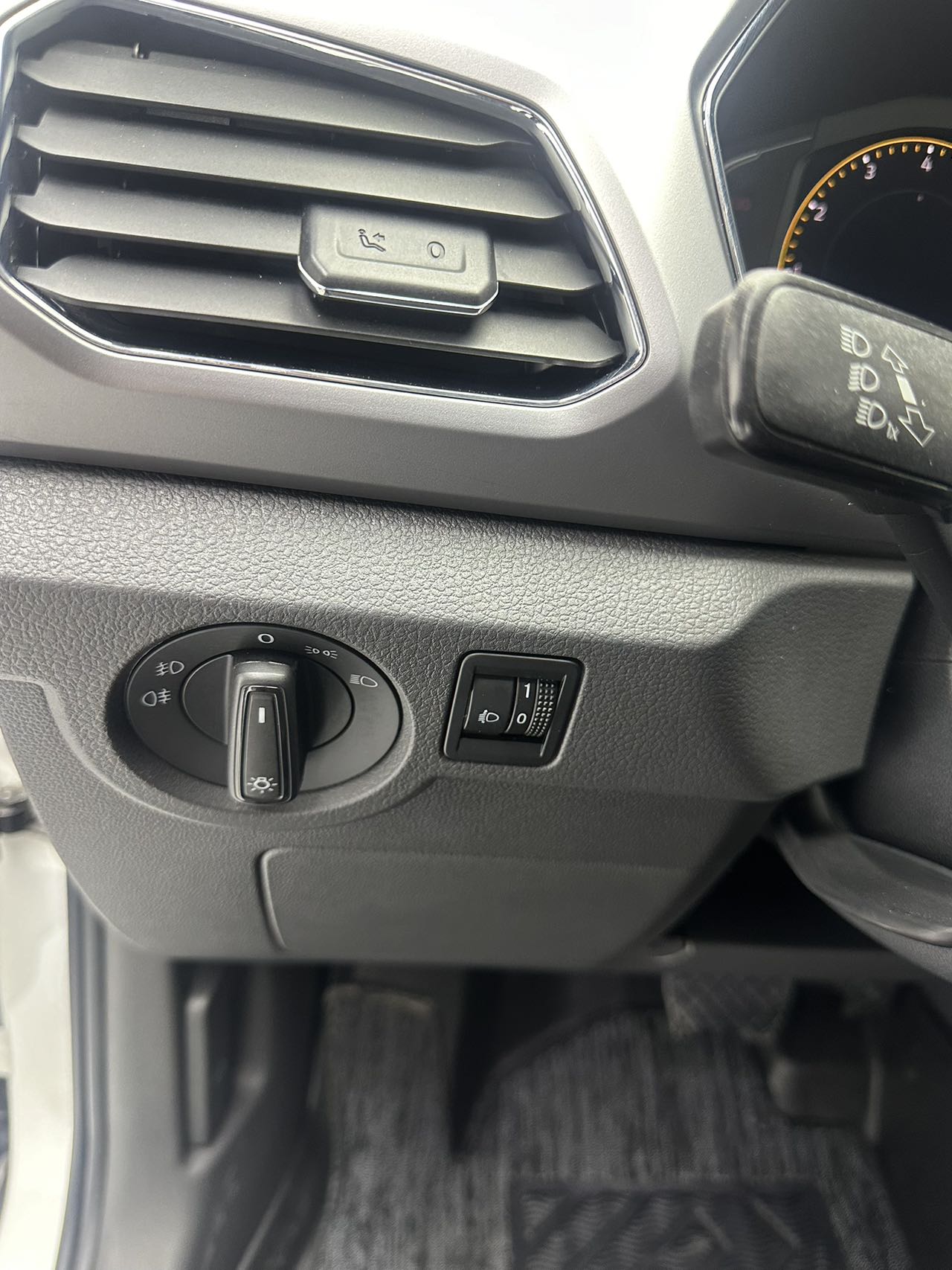 Volkswagen T-Cross 2022 #9 Volkswagen T-Cross 2022 car image #9