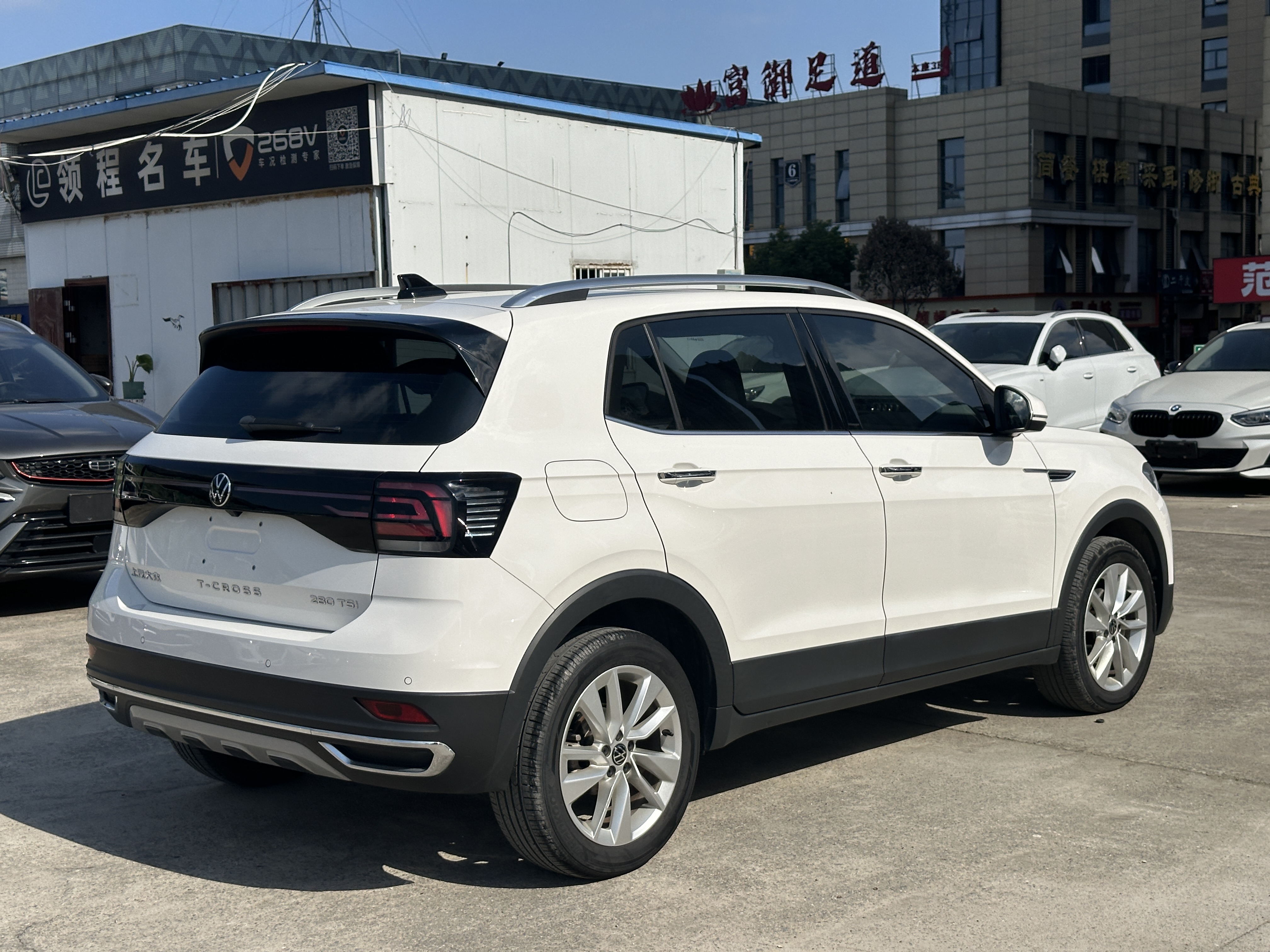 Volkswagen T-Cross 2021 car image #9