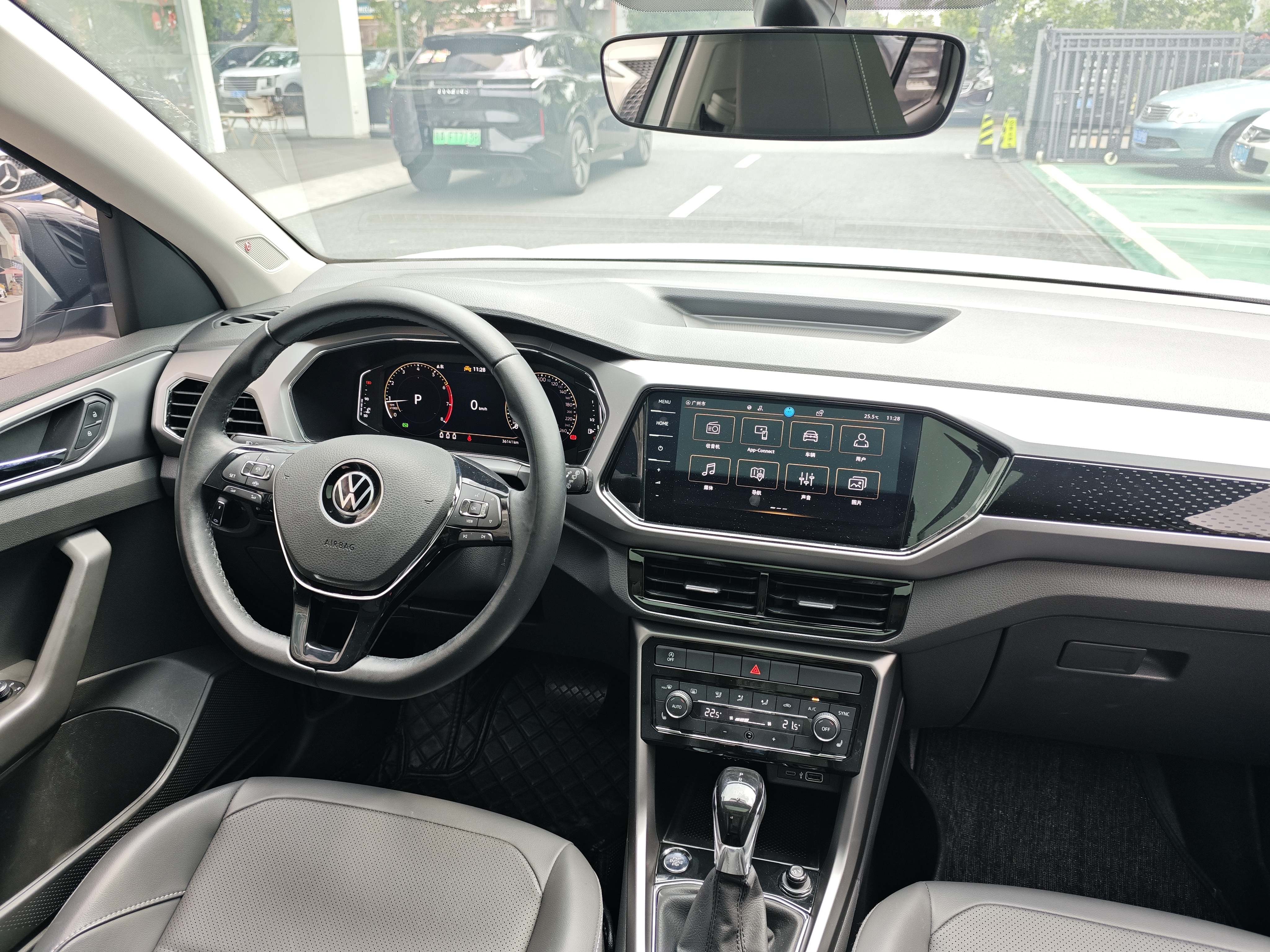 Volkswagen T-Cross 2023 #9 Volkswagen T-Cross 2023 car image #9
