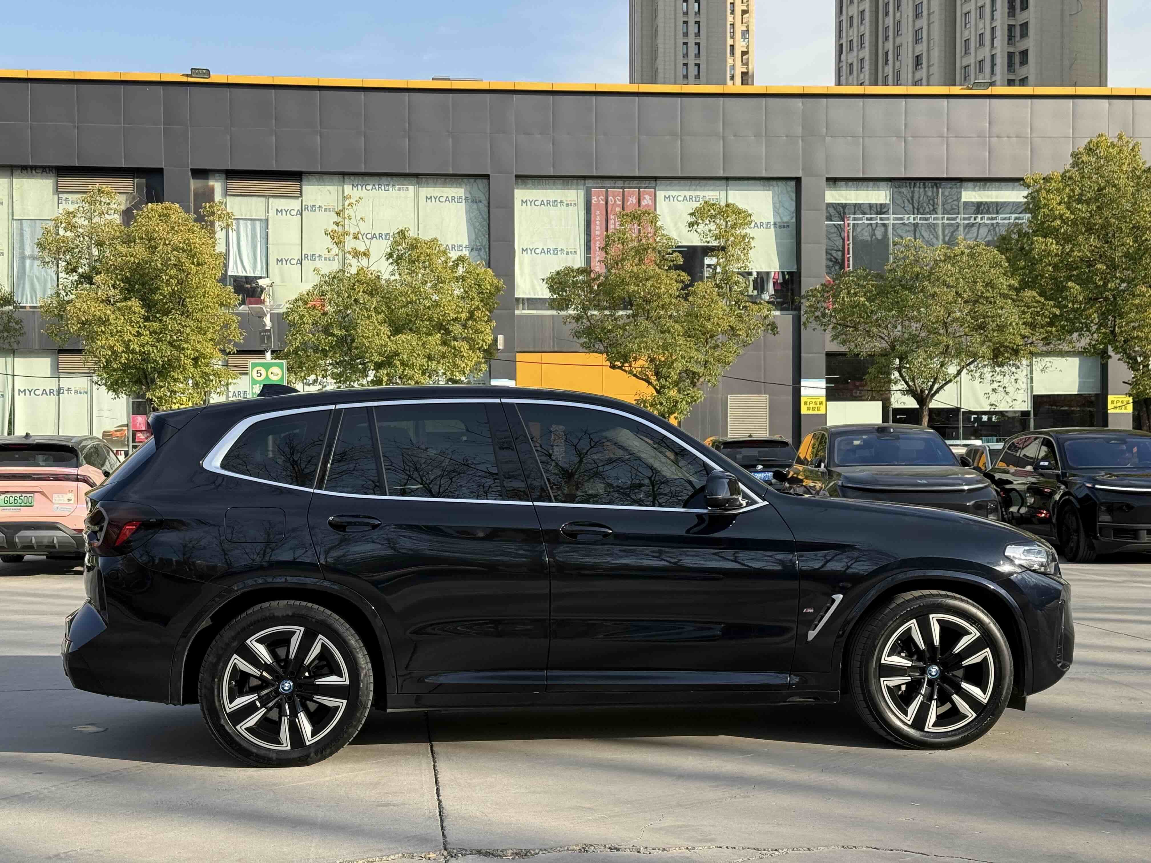 BMW iX3 2023 #9 BMW iX3 2023 immagine di auto #9