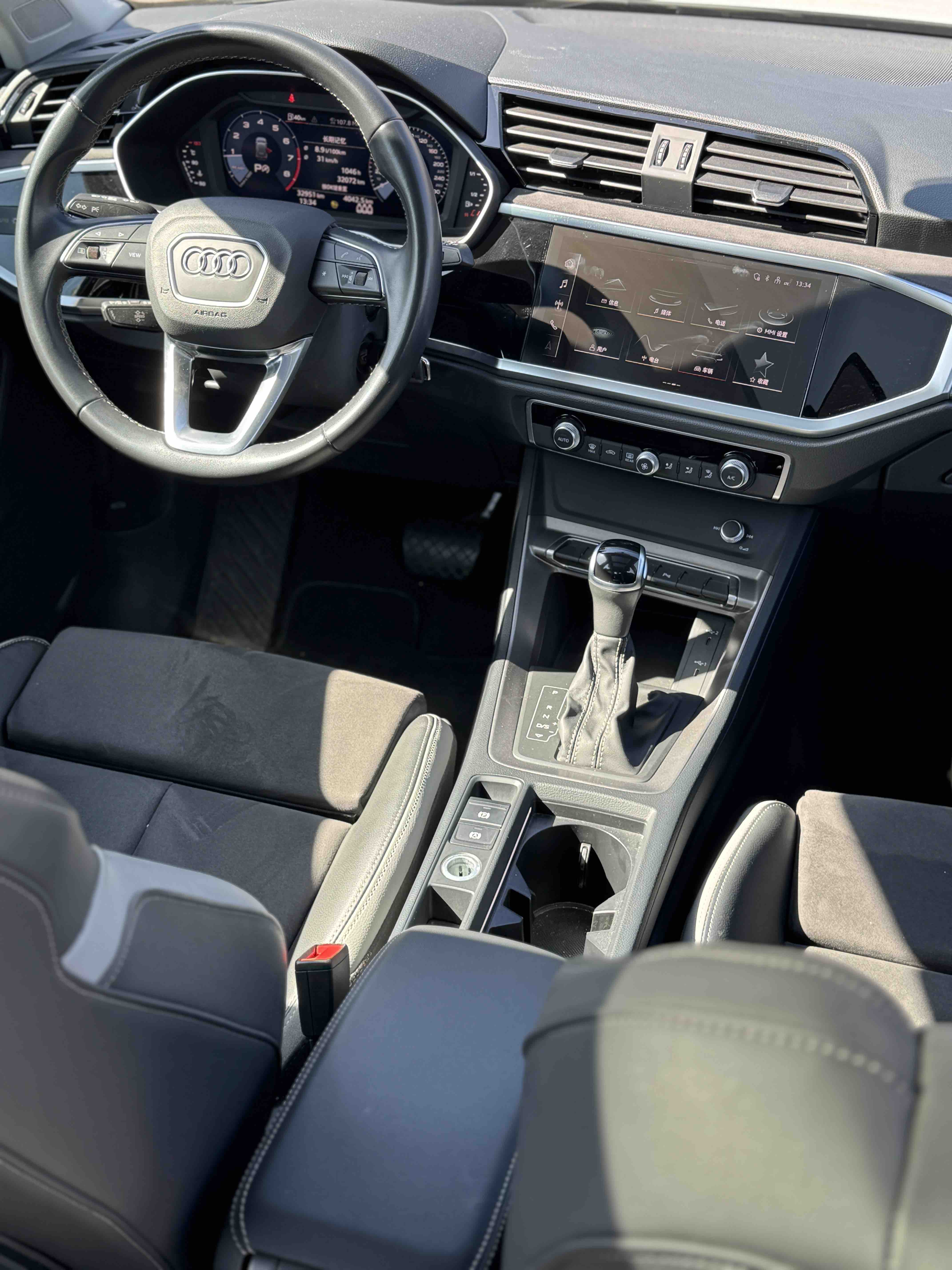 Audi Q3 2023 car image #9