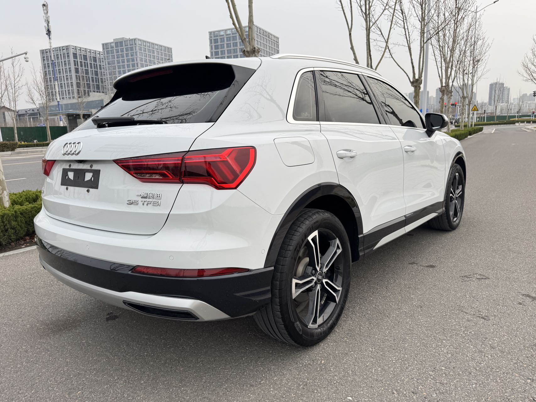 Audi Q3 2023 car image #9