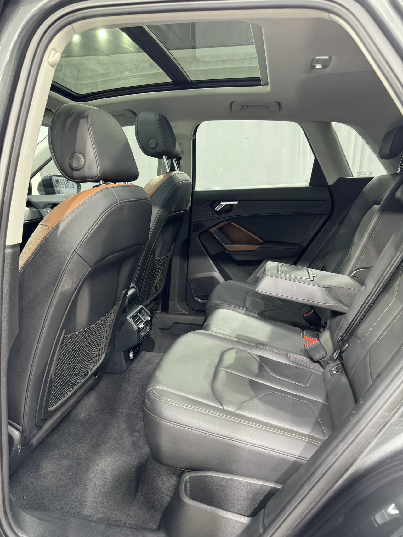 Audi Q3 2022 car image #9