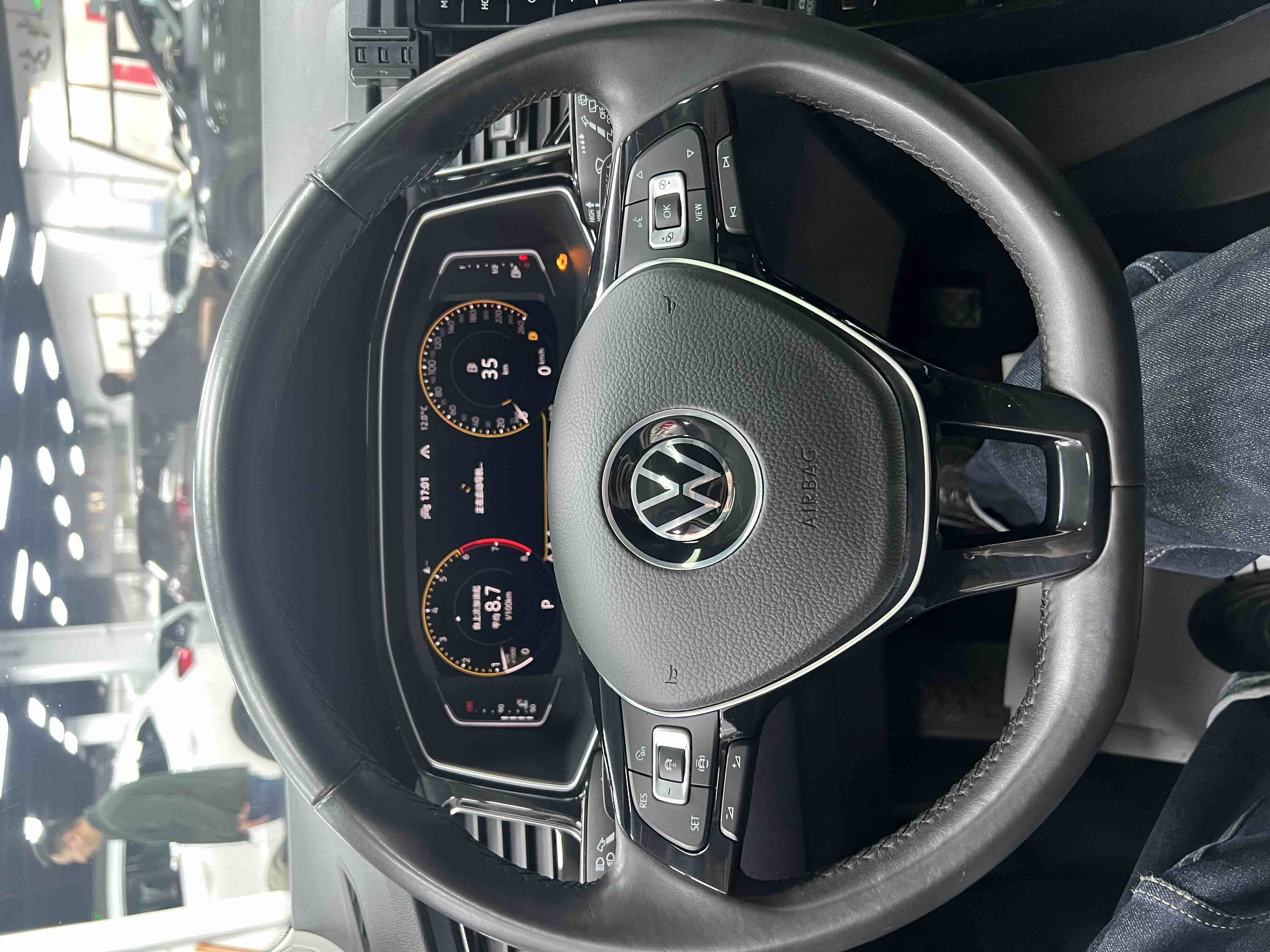 Volkswagen T-Roc 2021 car image #9