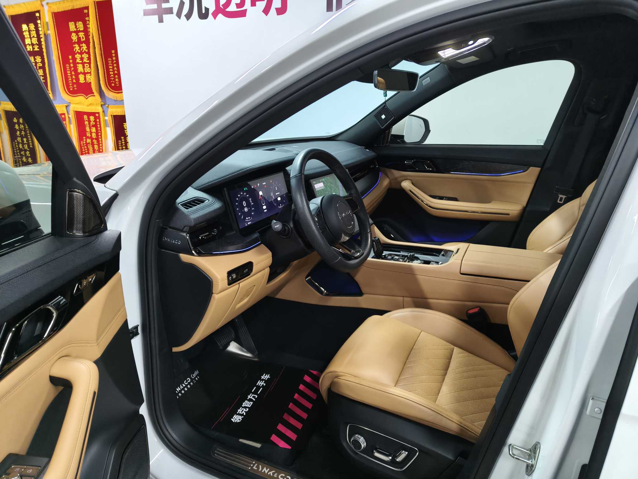Lynk & Co 09 2023 car image #9