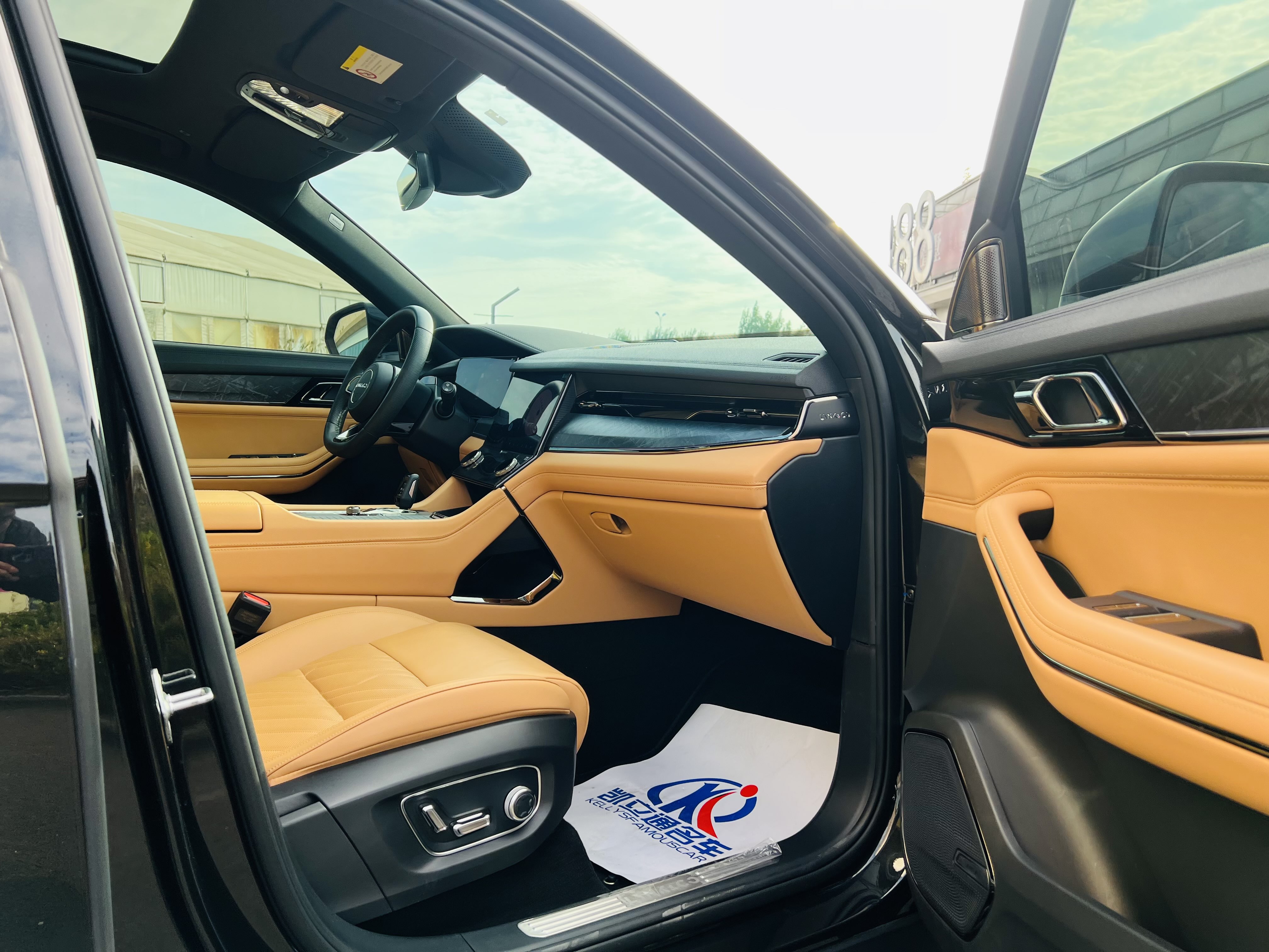 Lynk & Co 09 2023 #9 Lynk & Co 09 2023 car image #9