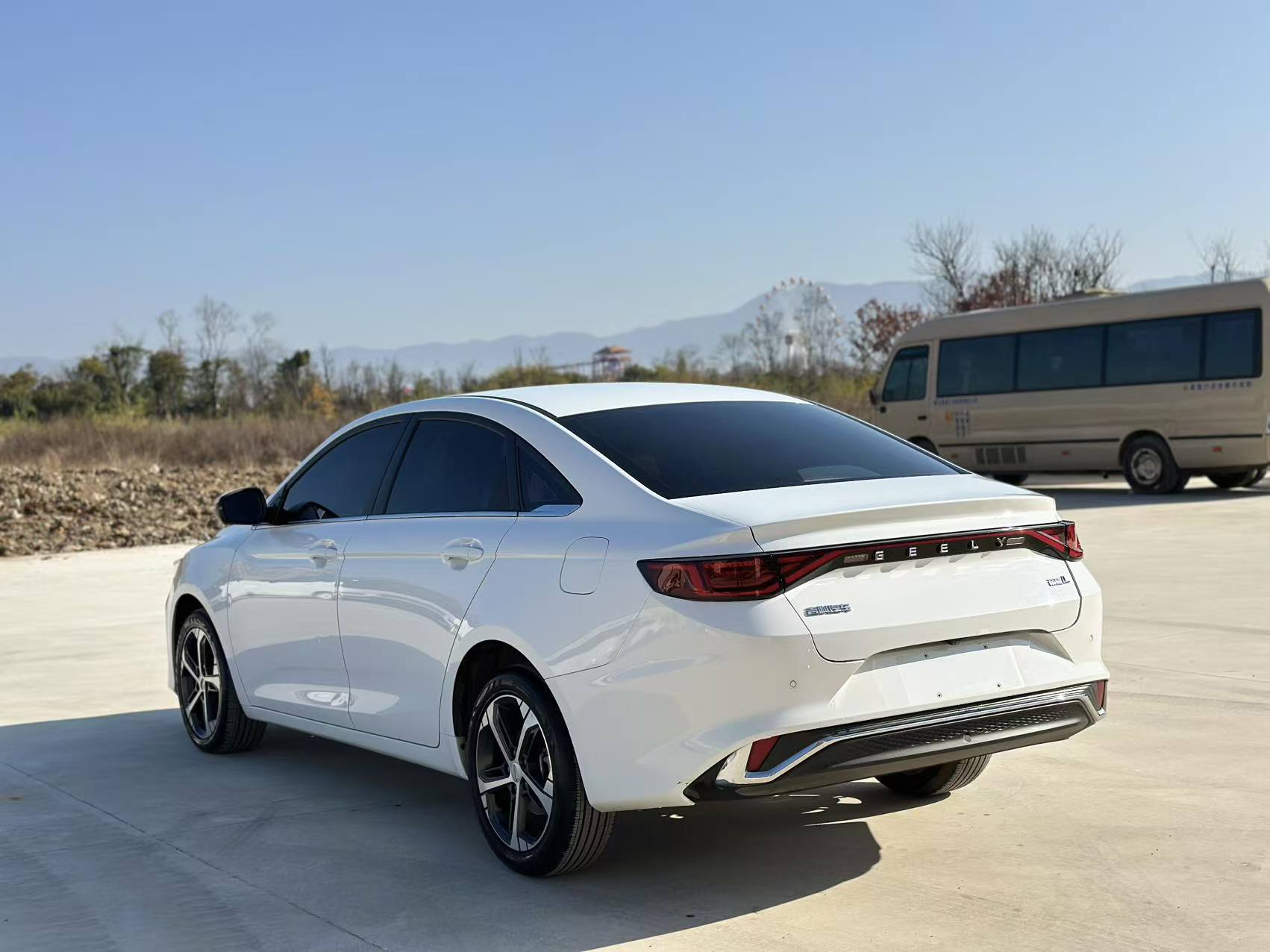 GEELY Emgrand L 2022 immagine di auto #9