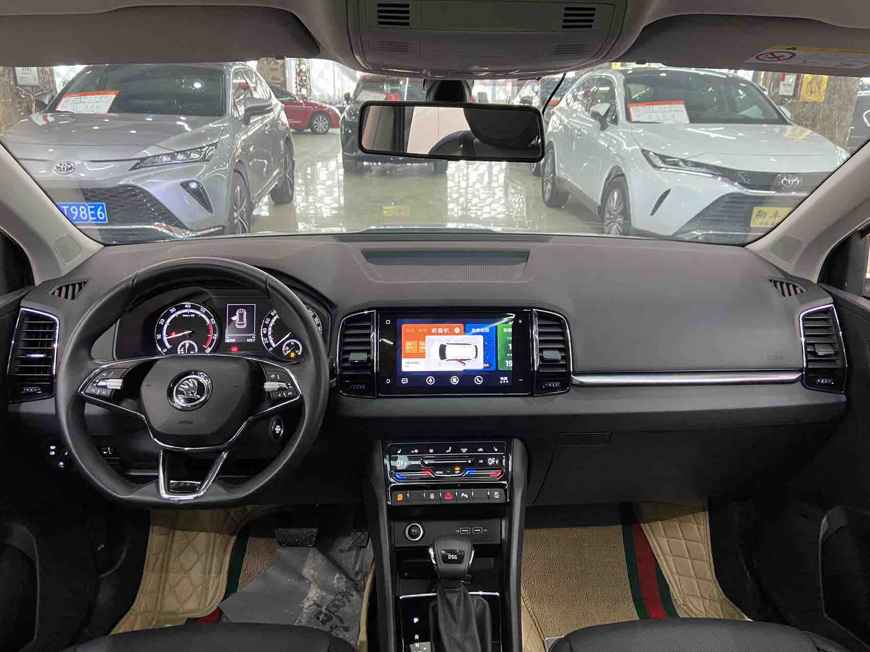 Skoda Karoq 2022 car image #9